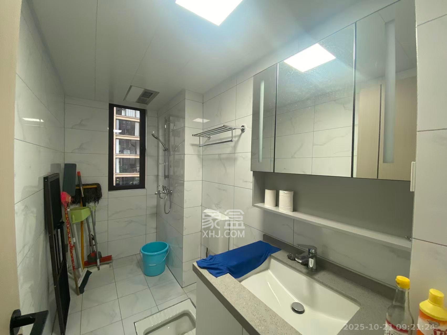 春晖花园  4室2厅2卫    2500.0元/月室内图