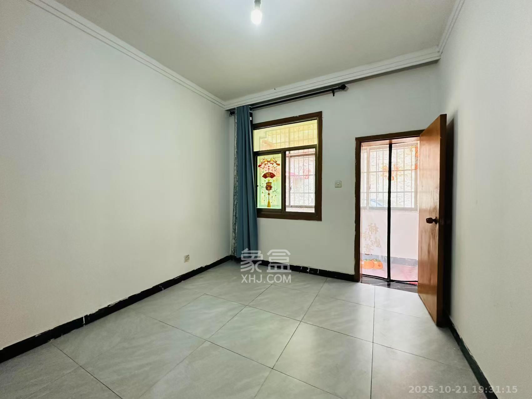 陡岭社区  2室1厅1卫    1500.0元/月室内图