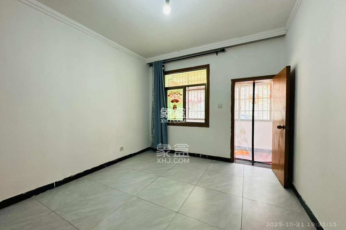 陡岭社区  2室1厅1卫    1500.0元/月 陡岭社区  2室1厅1卫    1500.0元/月室内图