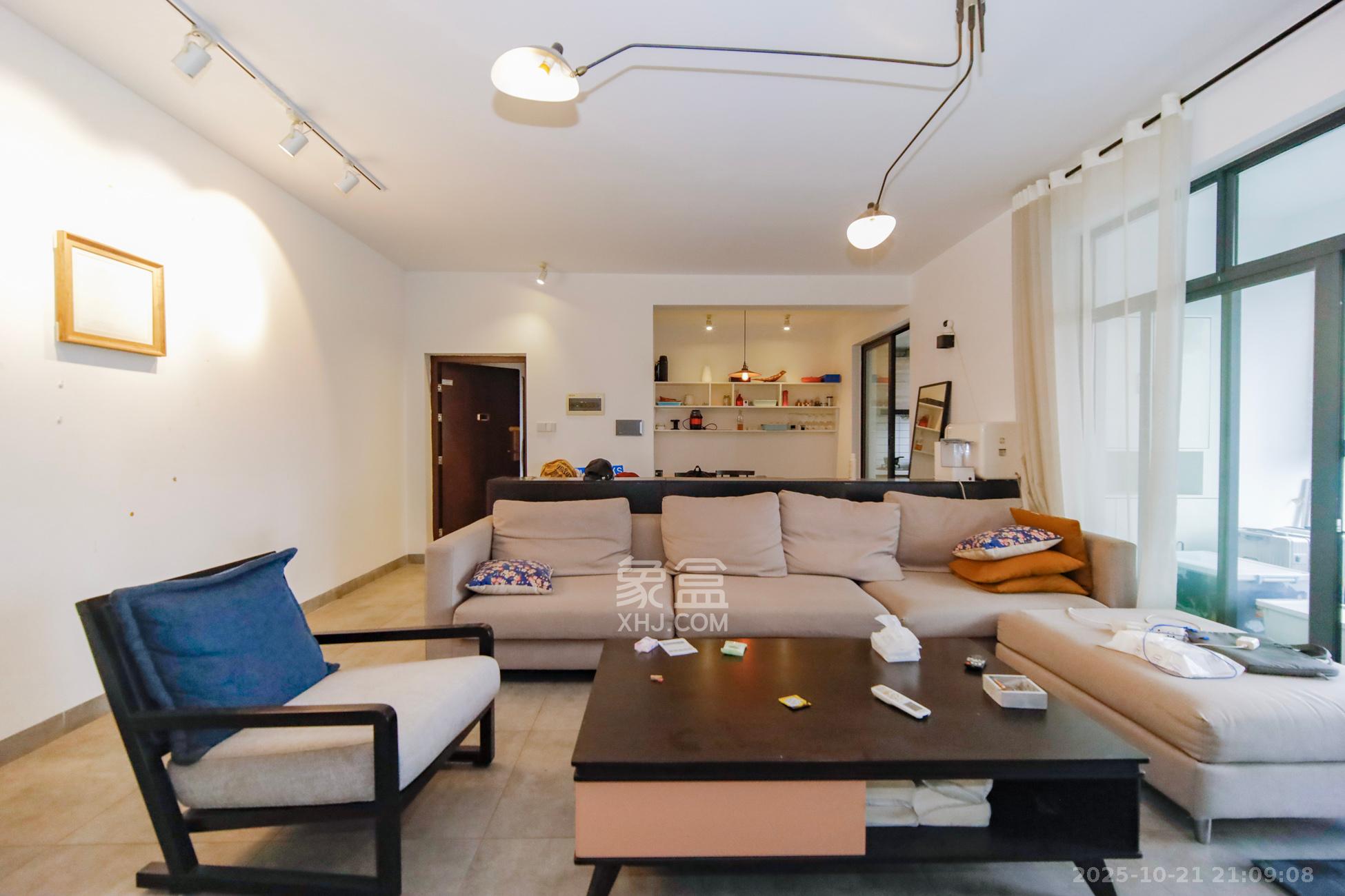 新盛珑璟台  3室2厅2卫    98.8万客厅