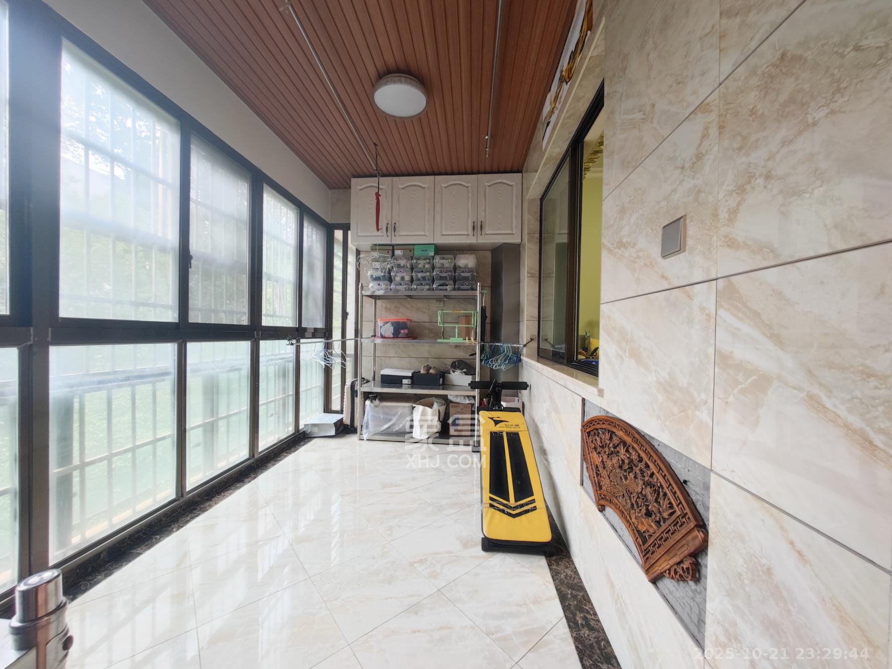 岳泰理想城  3室2厅2卫    130.0万阳台