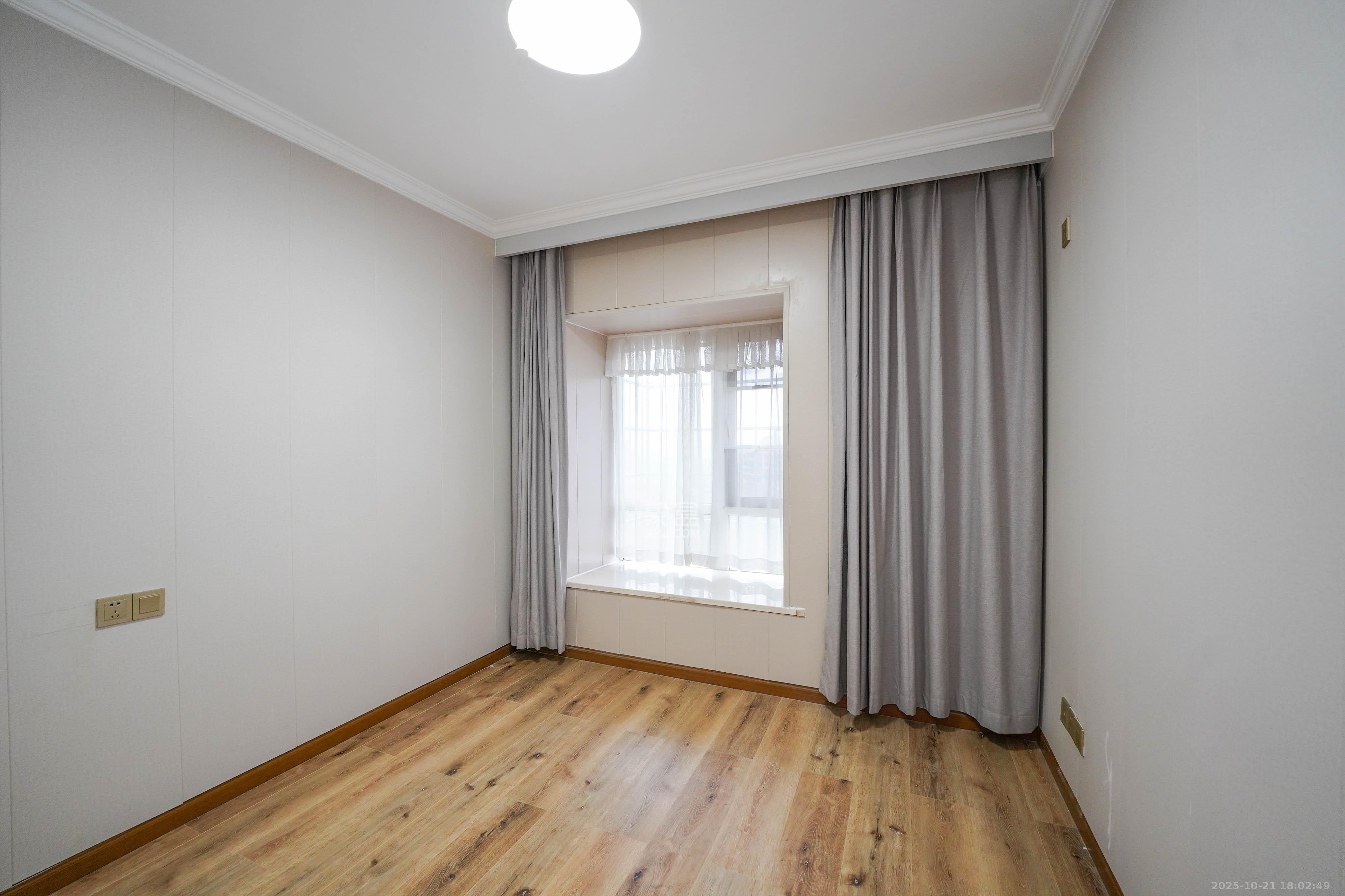 嘉华城（一期）  3室2厅1卫    136.0万卧室