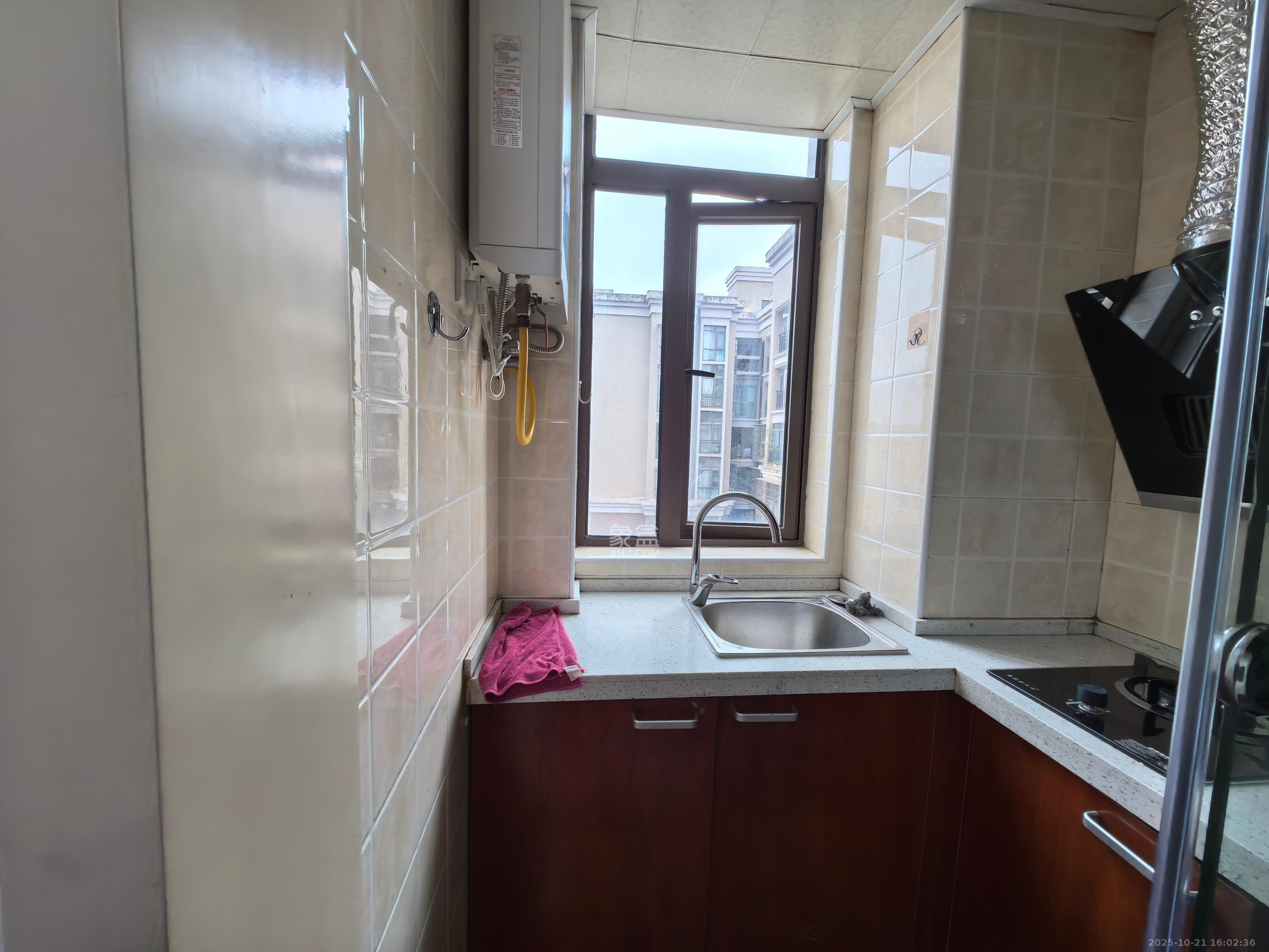 水岸世景  1室1厅1卫    1300.0元/月室内图