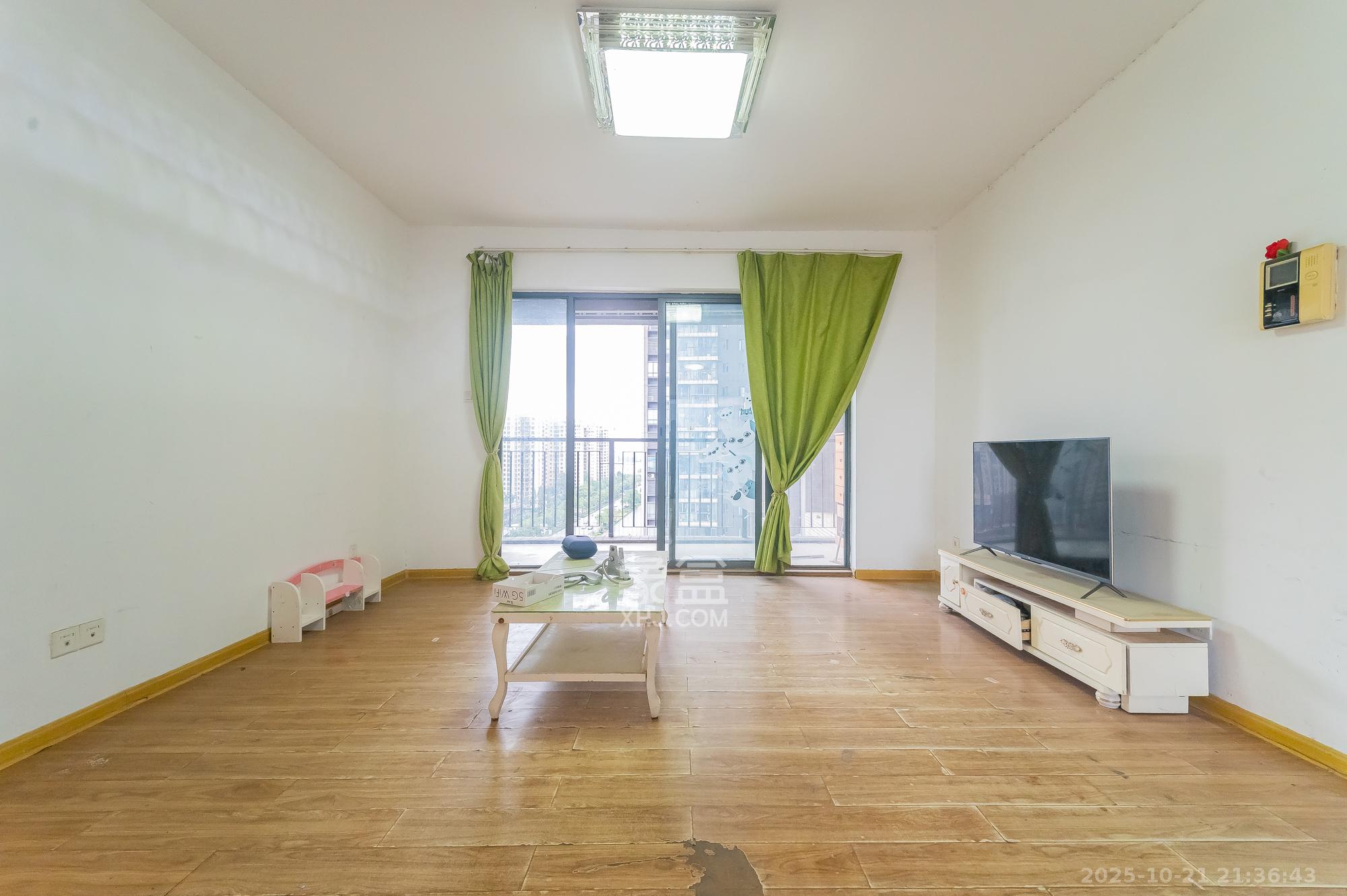 恒基凯旋门一二期 3室2厅2卫 110.0万 恒基凯旋门一二期 3室2厅2卫 110.0万客厅