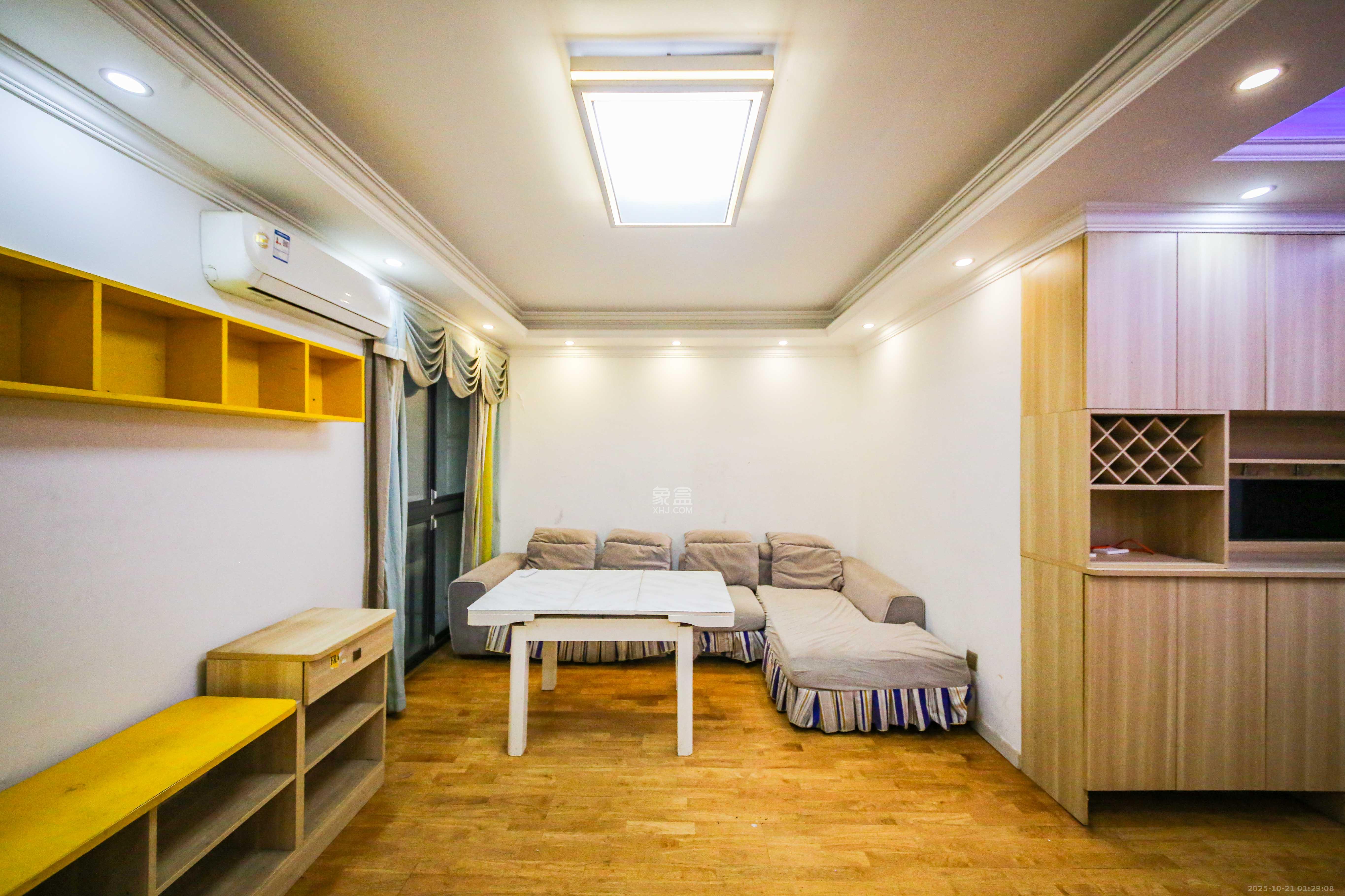 鑫远湘府逸园  3室2厅1卫    71.0万 鑫远湘府逸园  3室2厅1卫    71.0万客厅