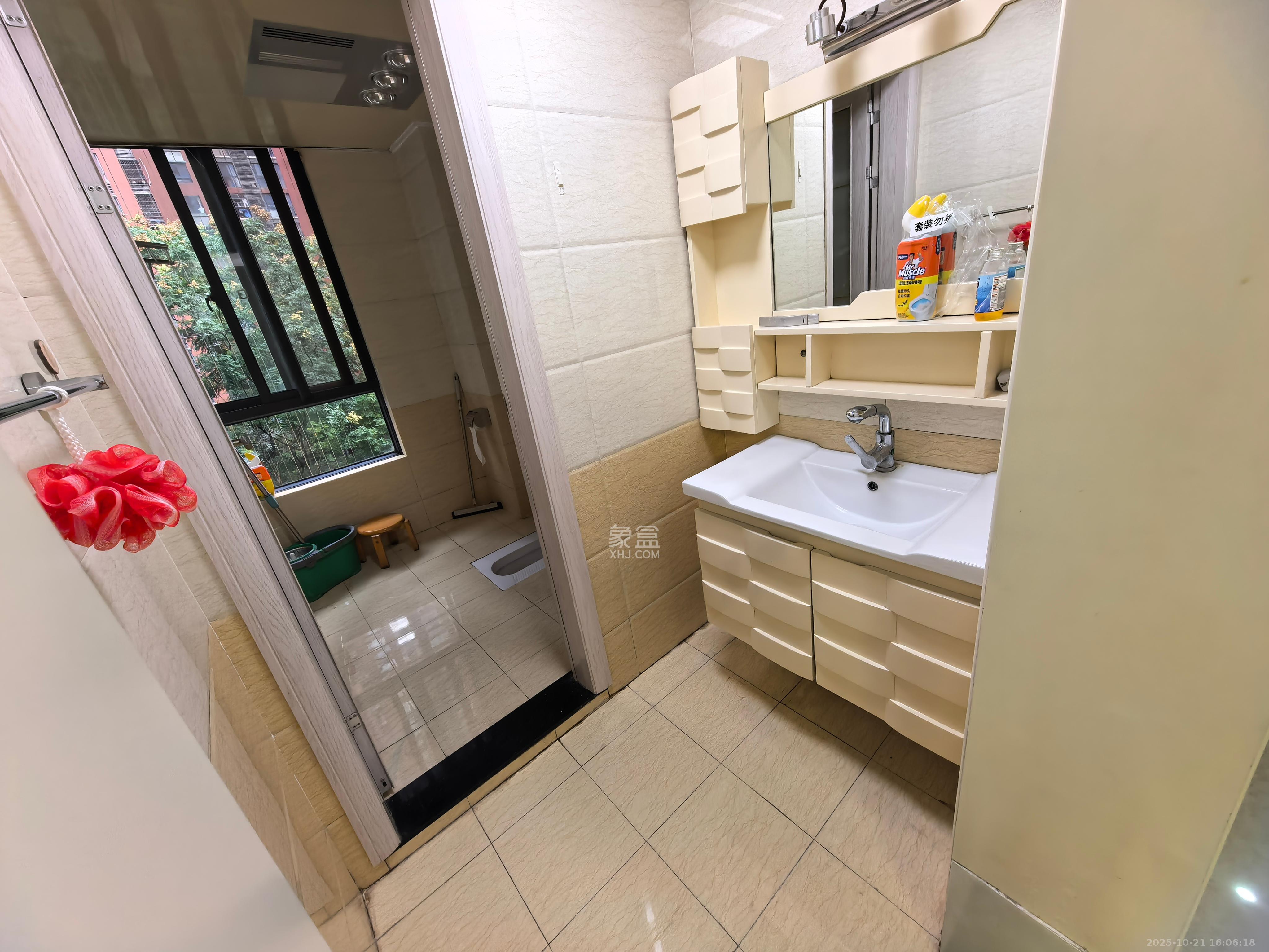 华润凤凰城二期  4室2厅2卫    3600.0元/月 华润凤凰城二期  4室2厅2卫    3600.0元/月室内图