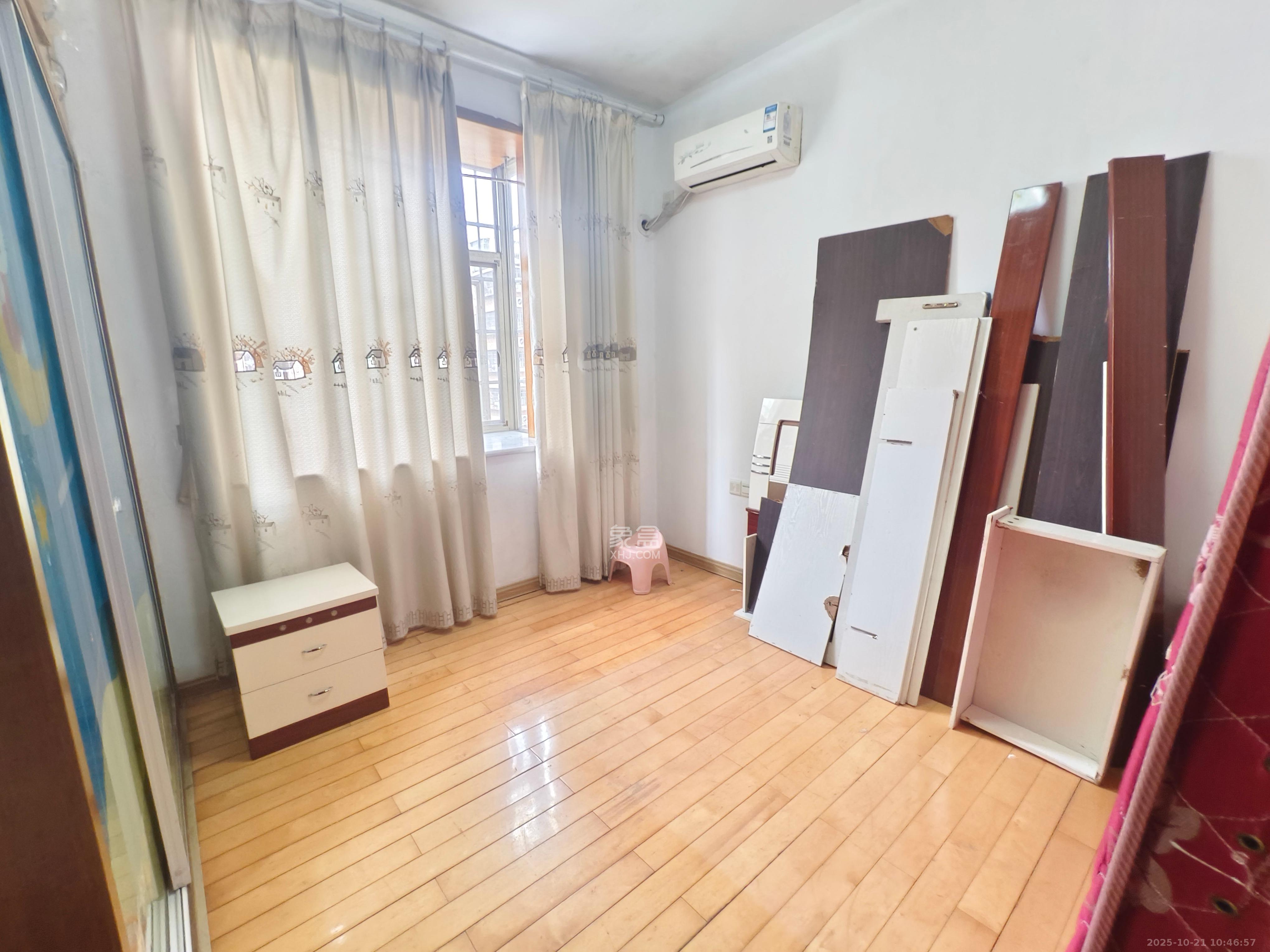 黄鹤小区3片  3室2厅1卫    2200.0元/月 黄鹤小区3片  3室2厅1卫    2200.0元/月室内图