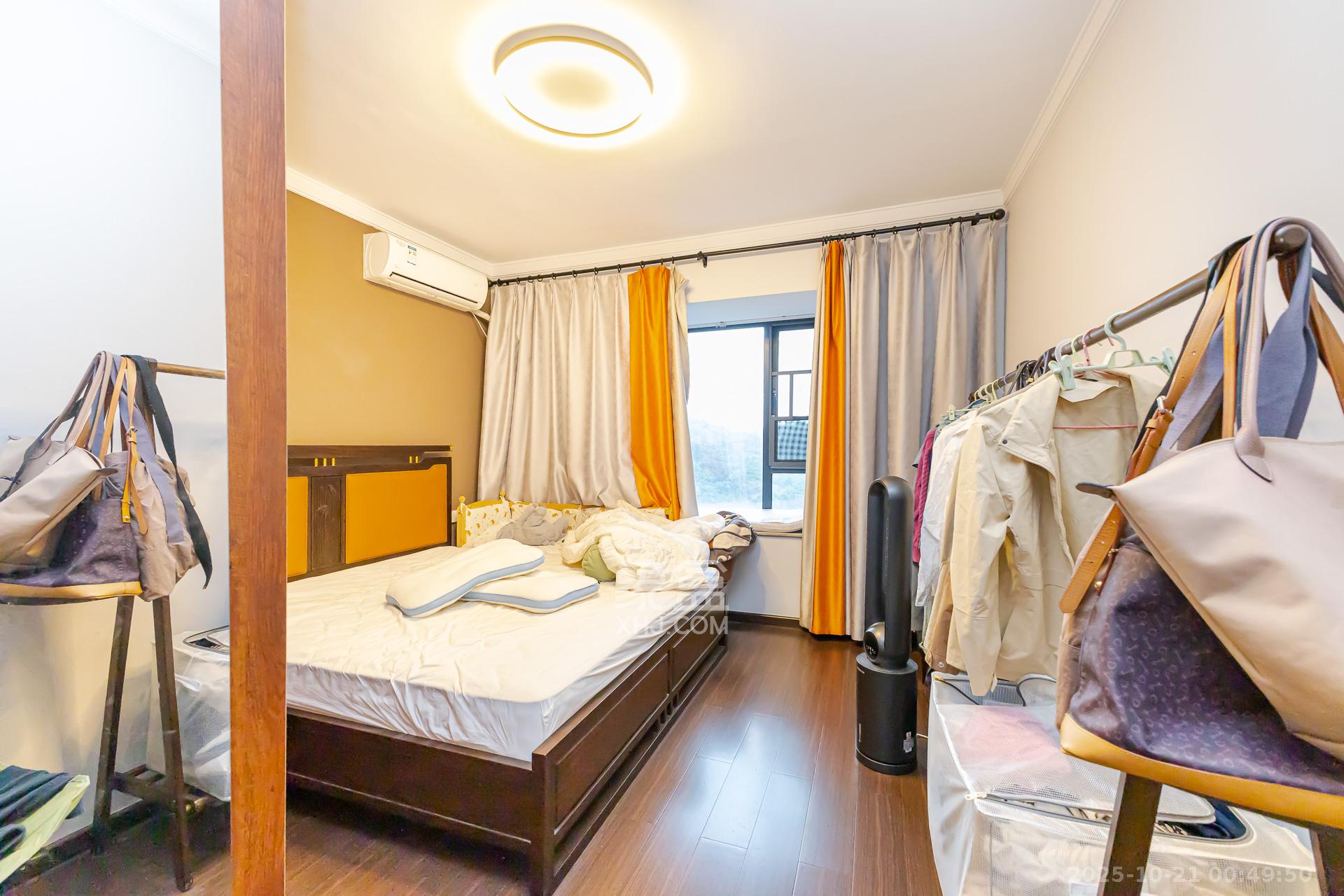 珠江东方明珠(新地东方明珠)三期 4室2厅2卫 120.0万 珠江东方明珠(新地东方明珠)三期 4室2厅2卫 120.0万卧室