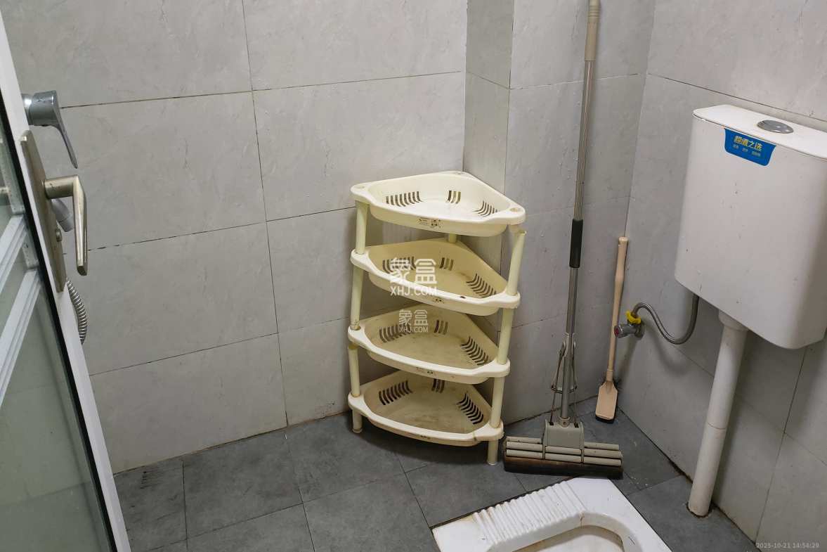 华润置地广场二期  2室2厅1卫    1800.0元/月 华润置地广场二期  2室2厅1卫    1800.0元/月室内图