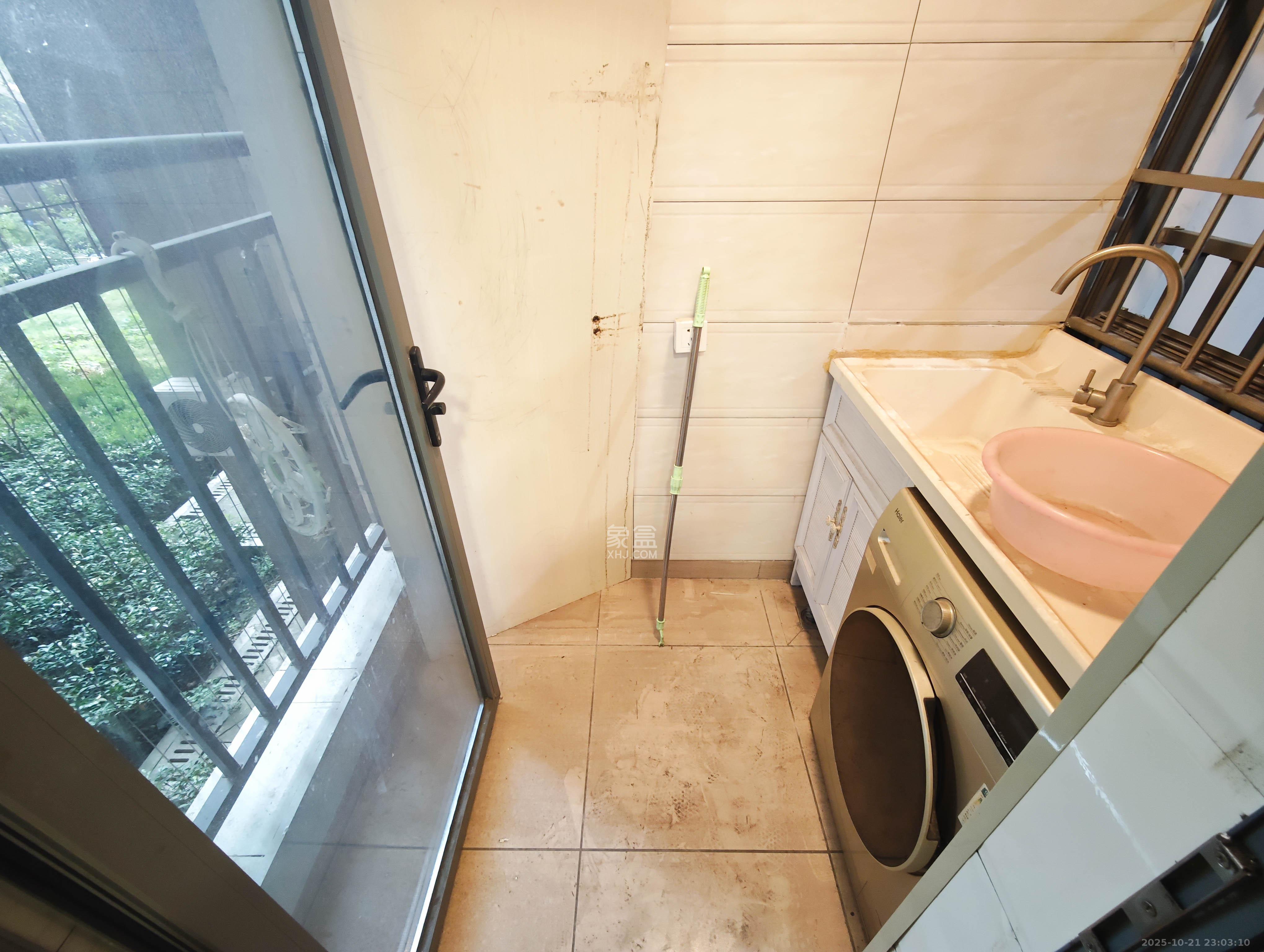 碧桂园南城首府(东宸林海) 4室2厅2卫 95.0万 碧桂园南城首府(东宸林海) 4室2厅2卫 95.0万阳台