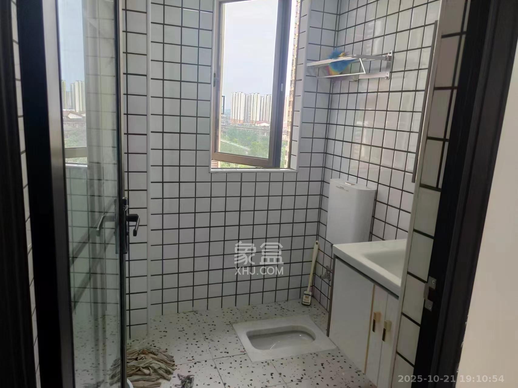 阳光城尚东湾蓝莓苑  2室1厅1卫    2300.0元/月 阳光城尚东湾蓝莓苑  2室1厅1卫    2300.0元/月室内图