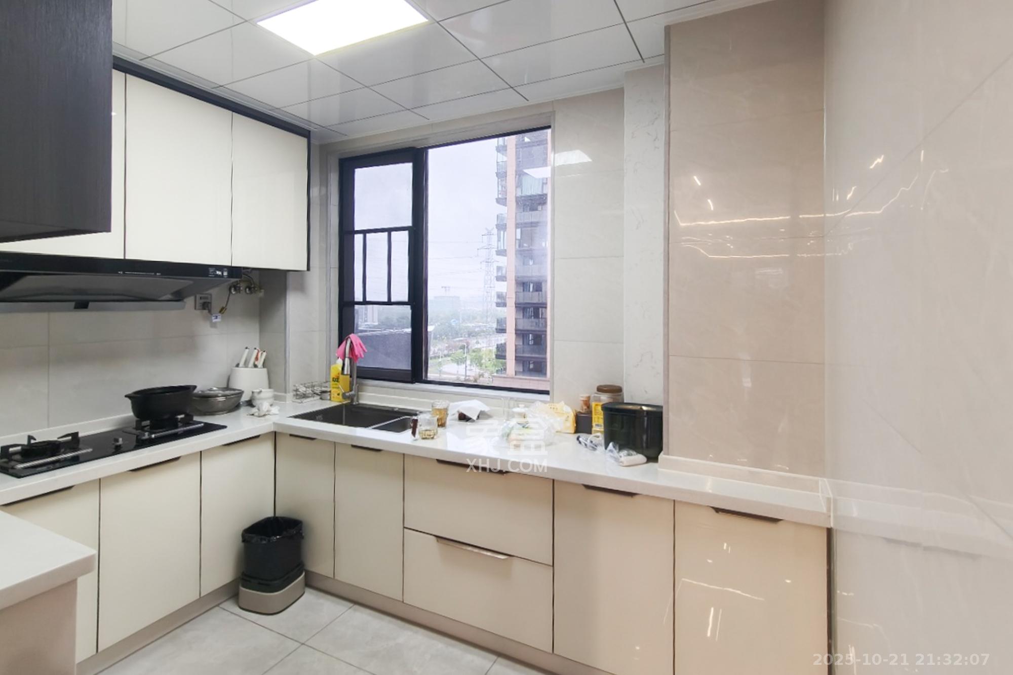 长房星昇公馆  4室2厅2卫    220.0万厨房