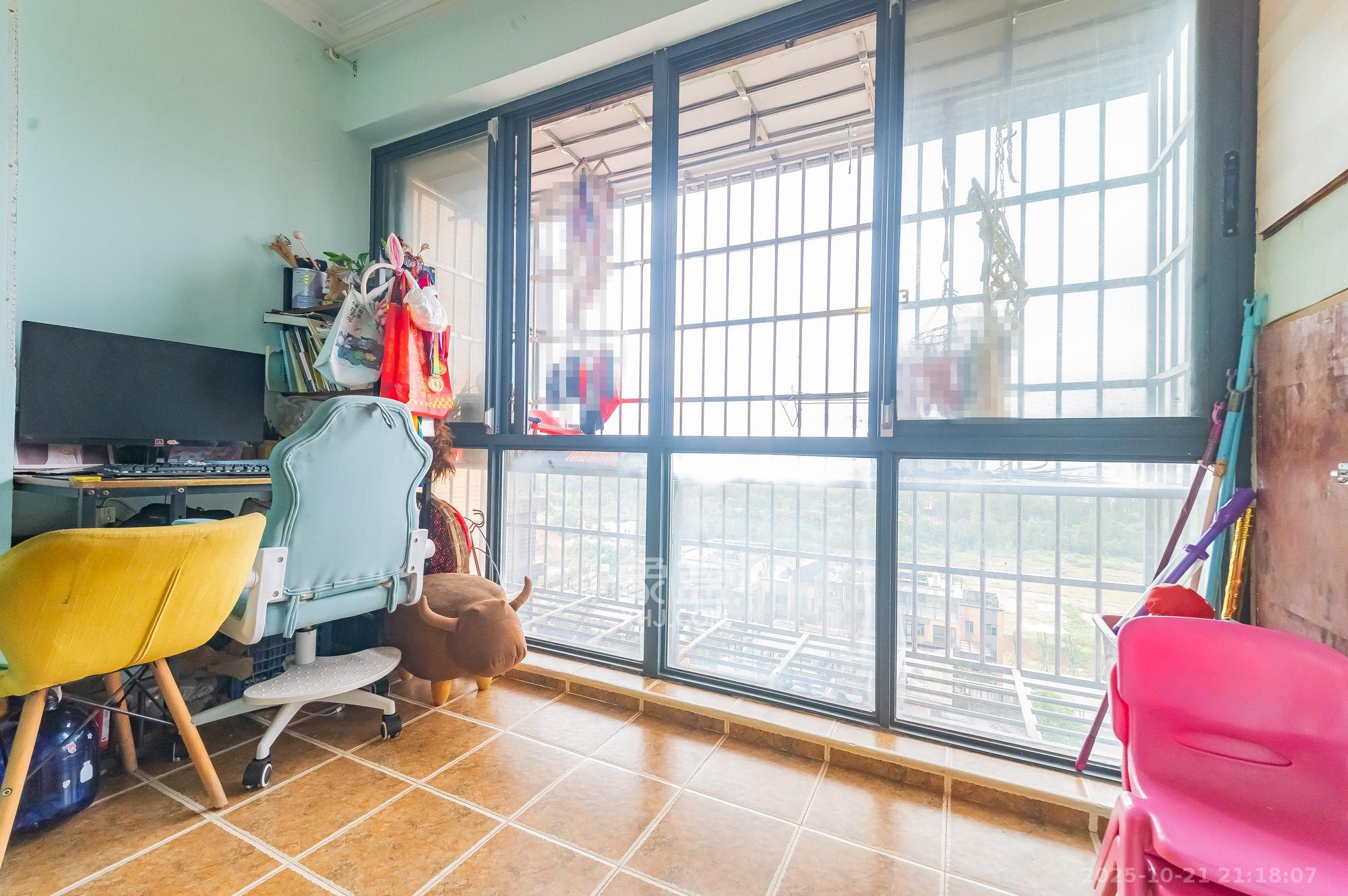 海伦春天  4室2厅2卫    98.0万阳台