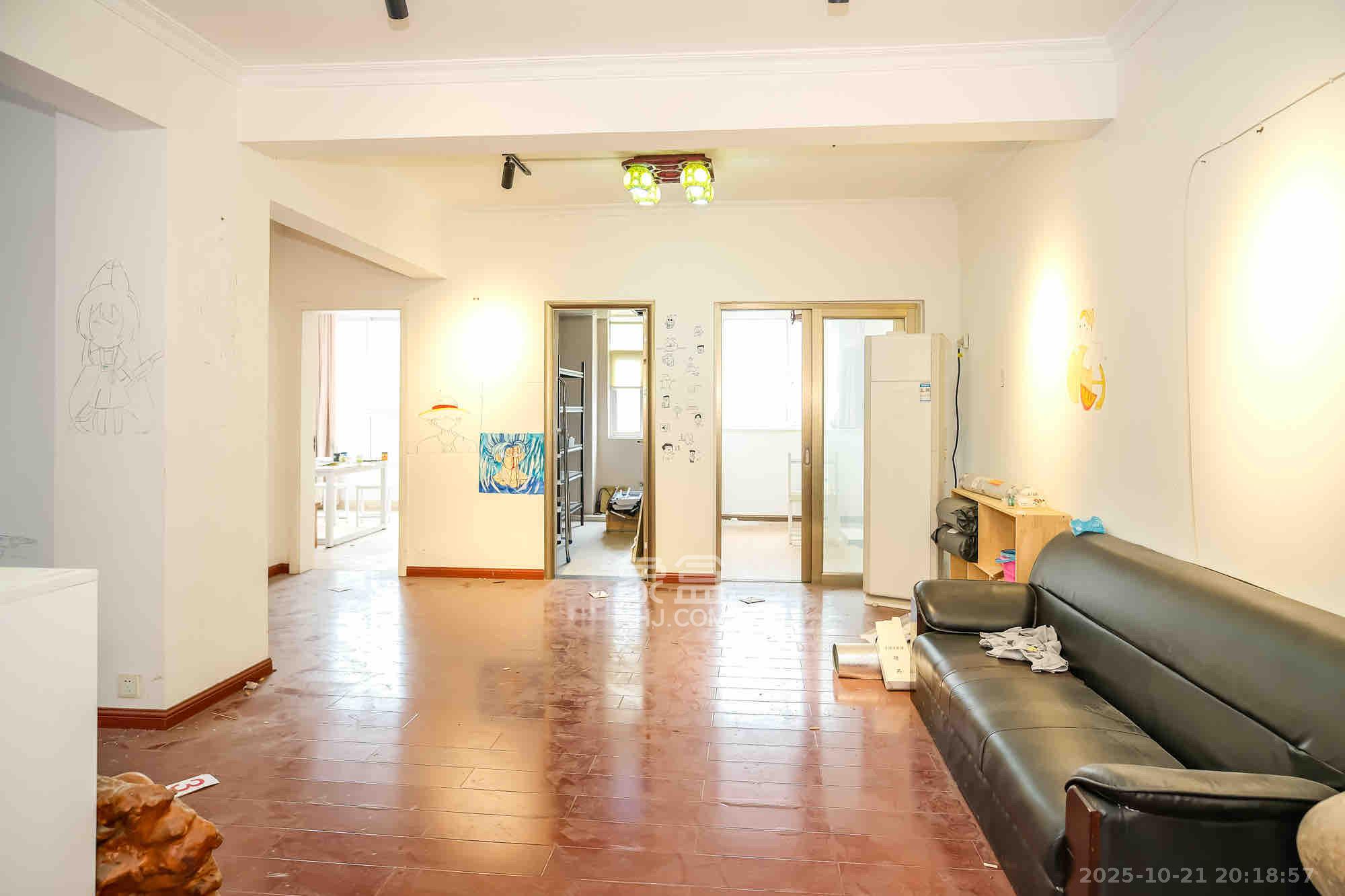 月亮湾草莓街区一、二期  3室2厅1卫    1500.0元/月 月亮湾草莓街区一、二期  3室2厅1卫    1500.0元/月室内图