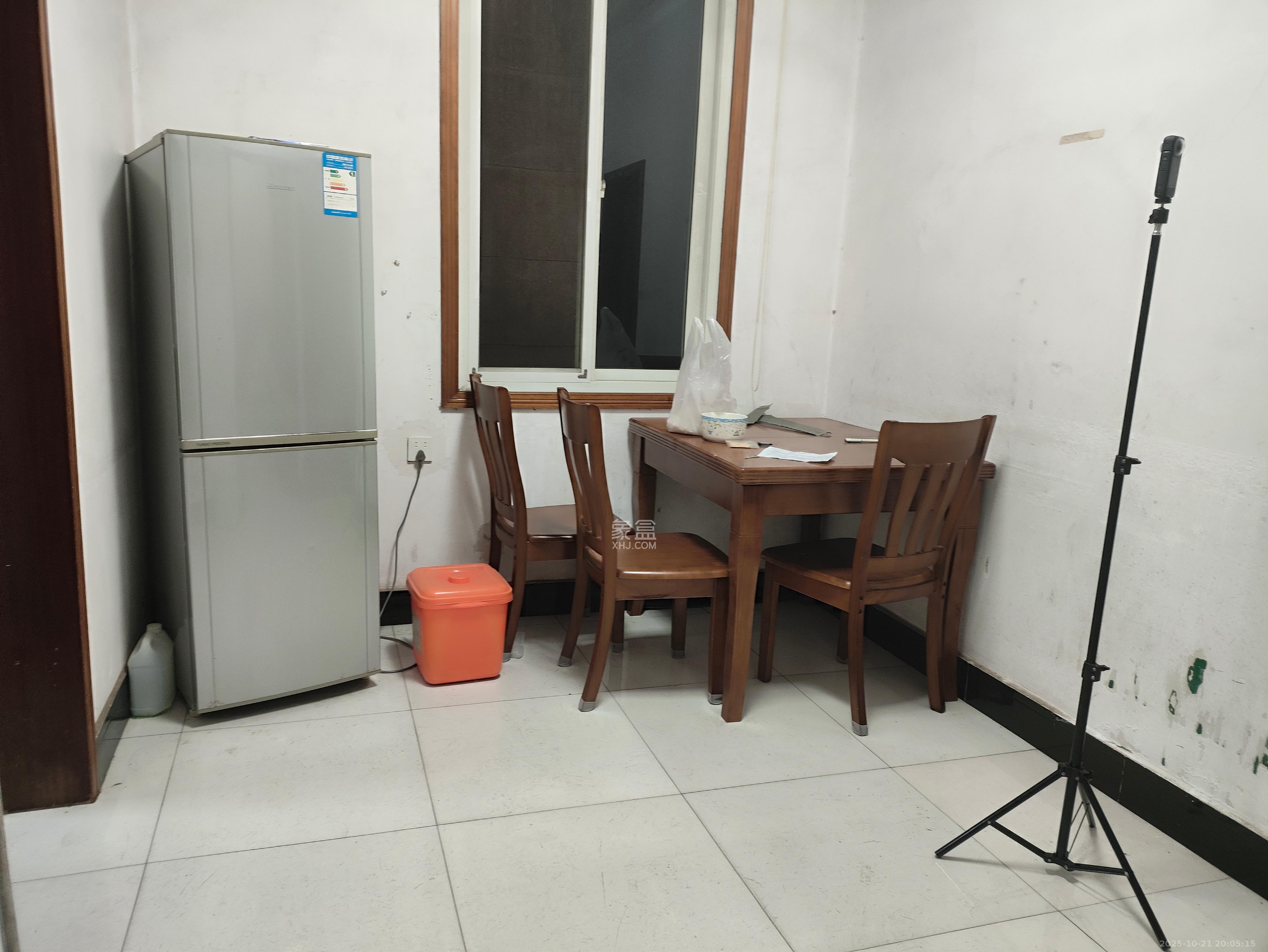 公交金盆小区  2室1厅1卫    1200.0元/月室内图