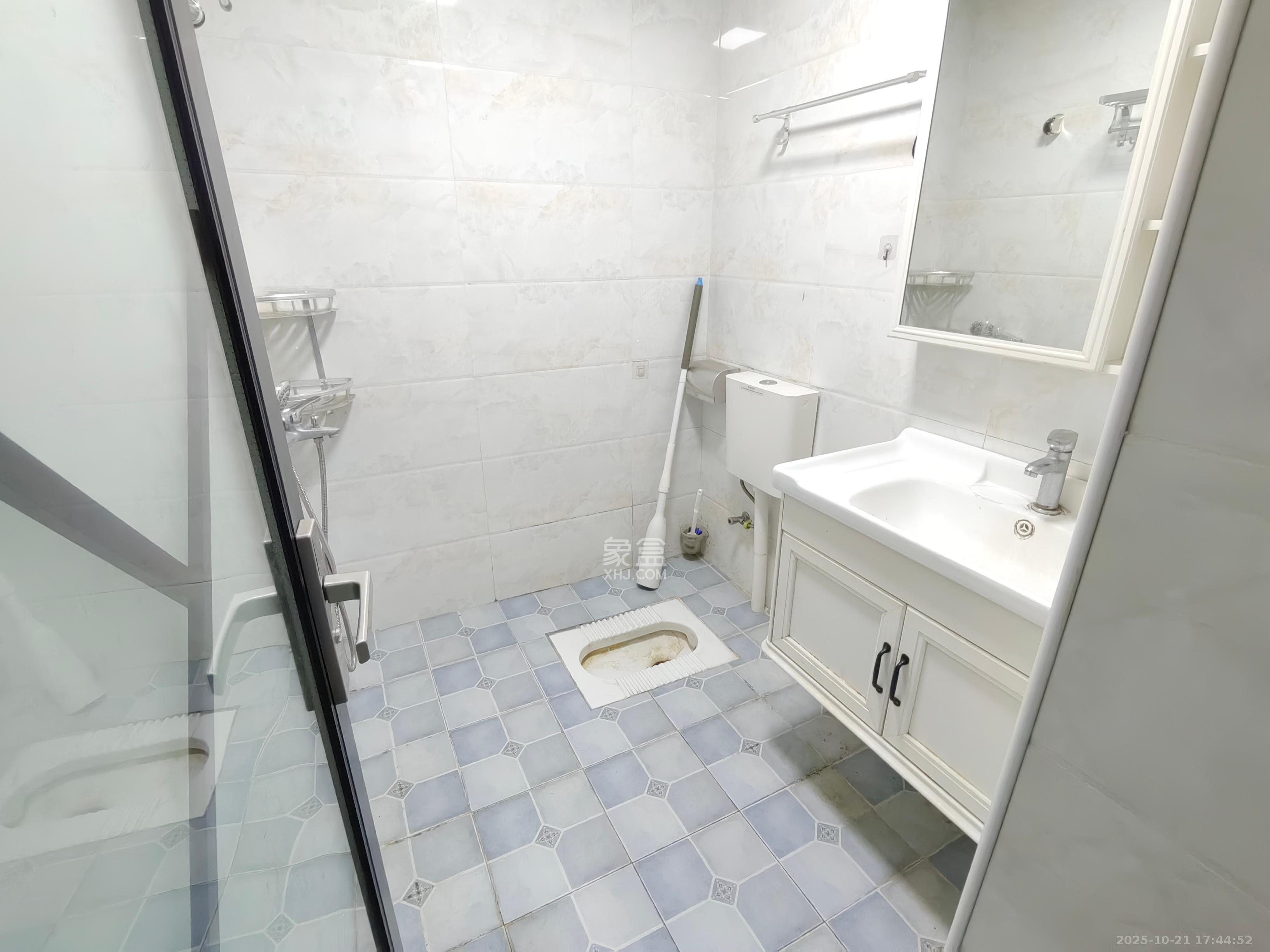 江南华府  1室1厅1卫    1500.0元/月室内图