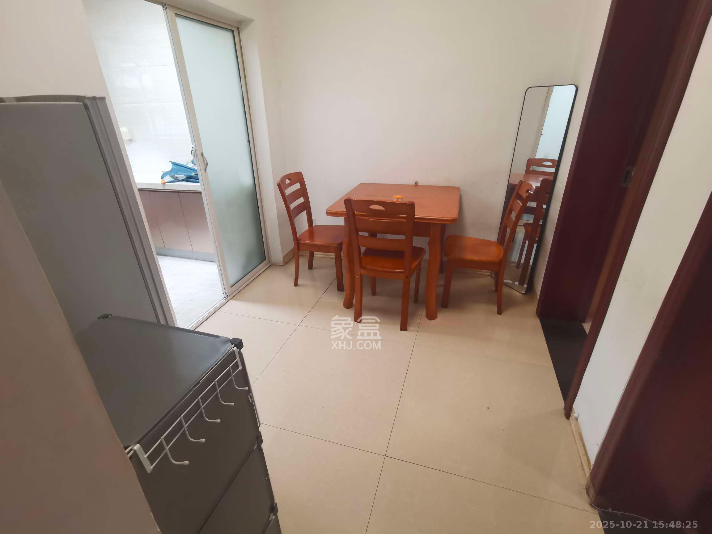 红旗区三片  2室1厅1卫    1400.0元/月 红旗区三片  2室1厅1卫    1400.0元/月室内图