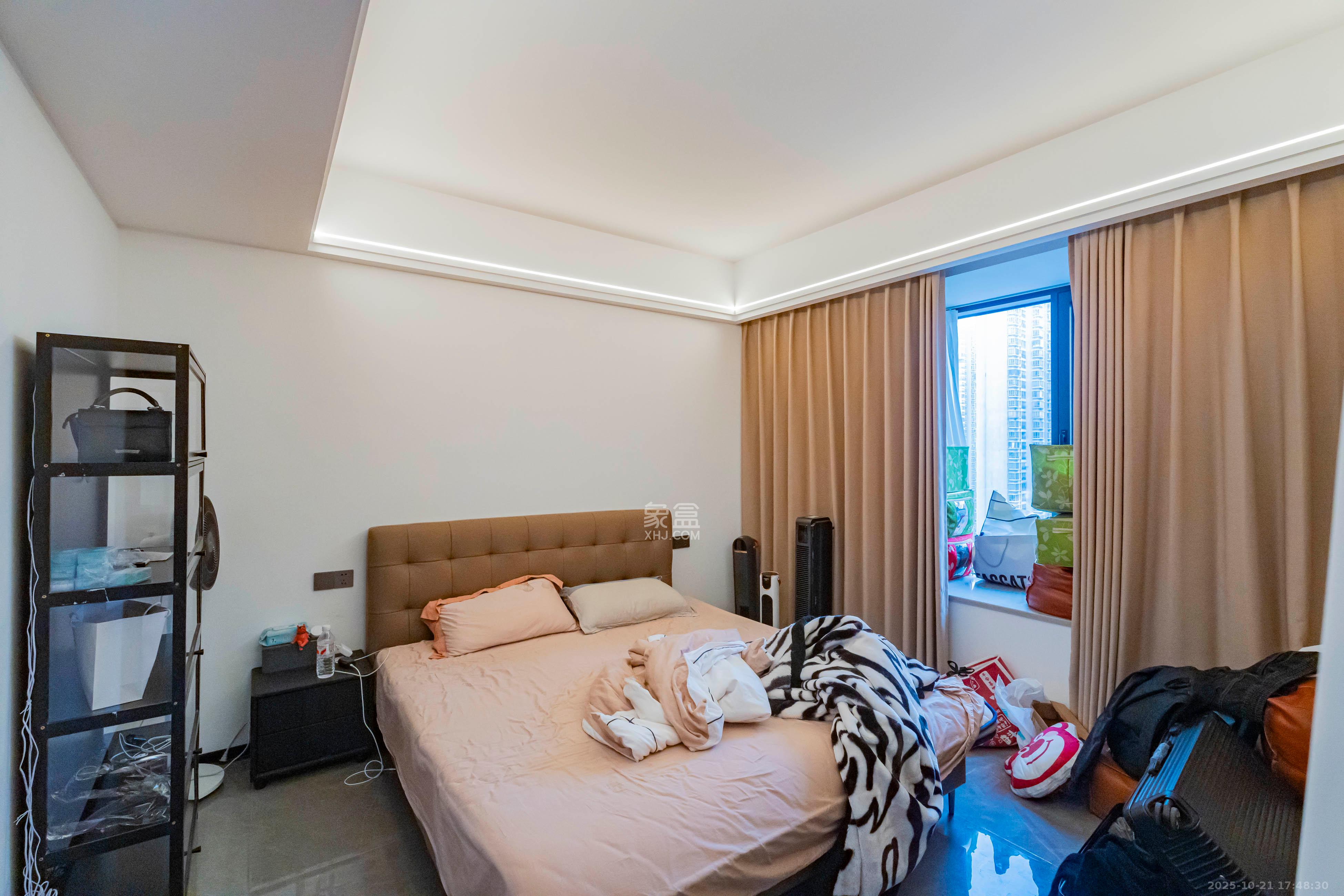 金色屋顶  3室2厅2卫    230.0万卧室