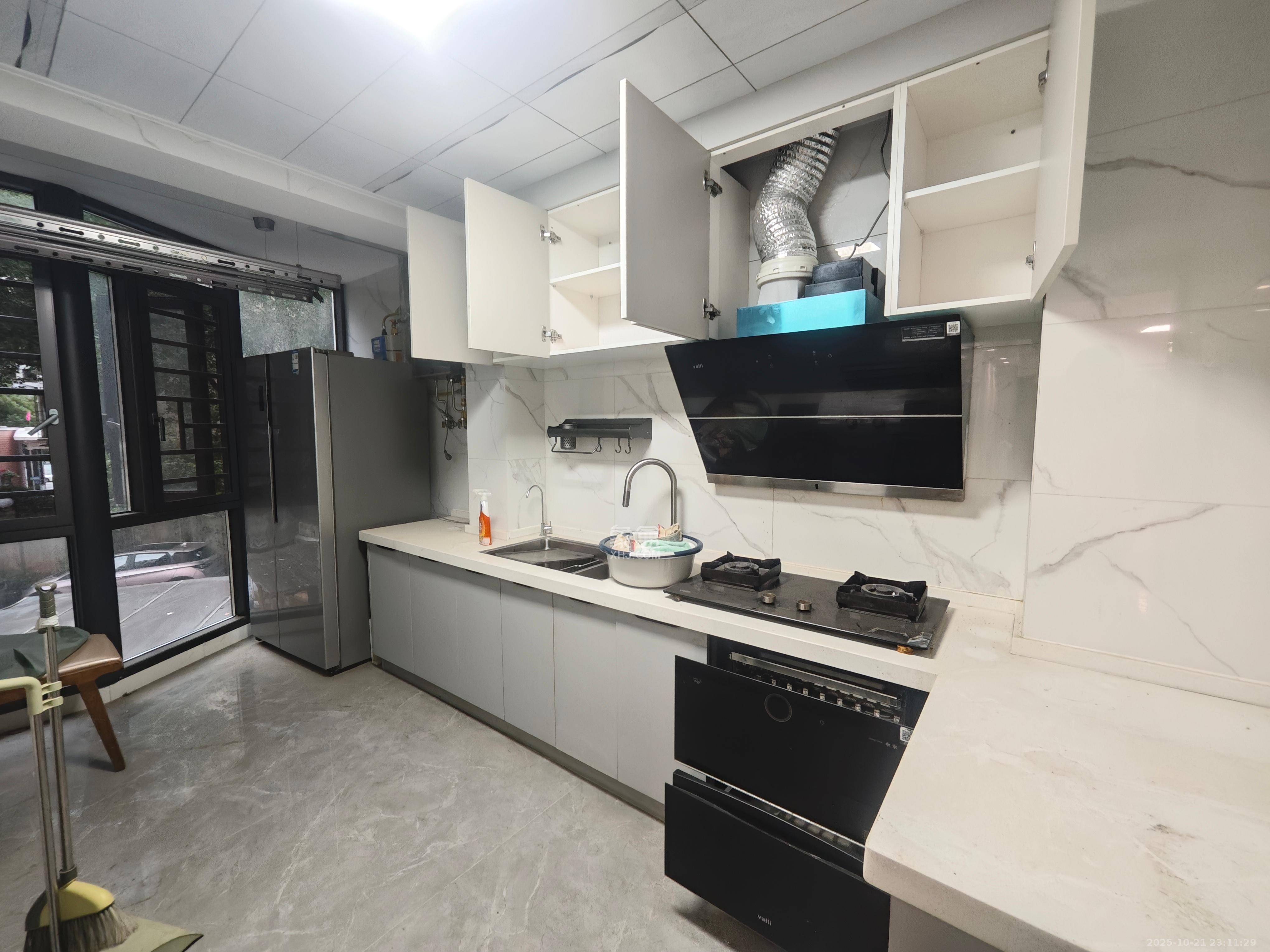 市直属机关宿舍 3室2厅1卫 1500.0元/月 市直属机关宿舍 3室2厅1卫 1500.0元/月室内图