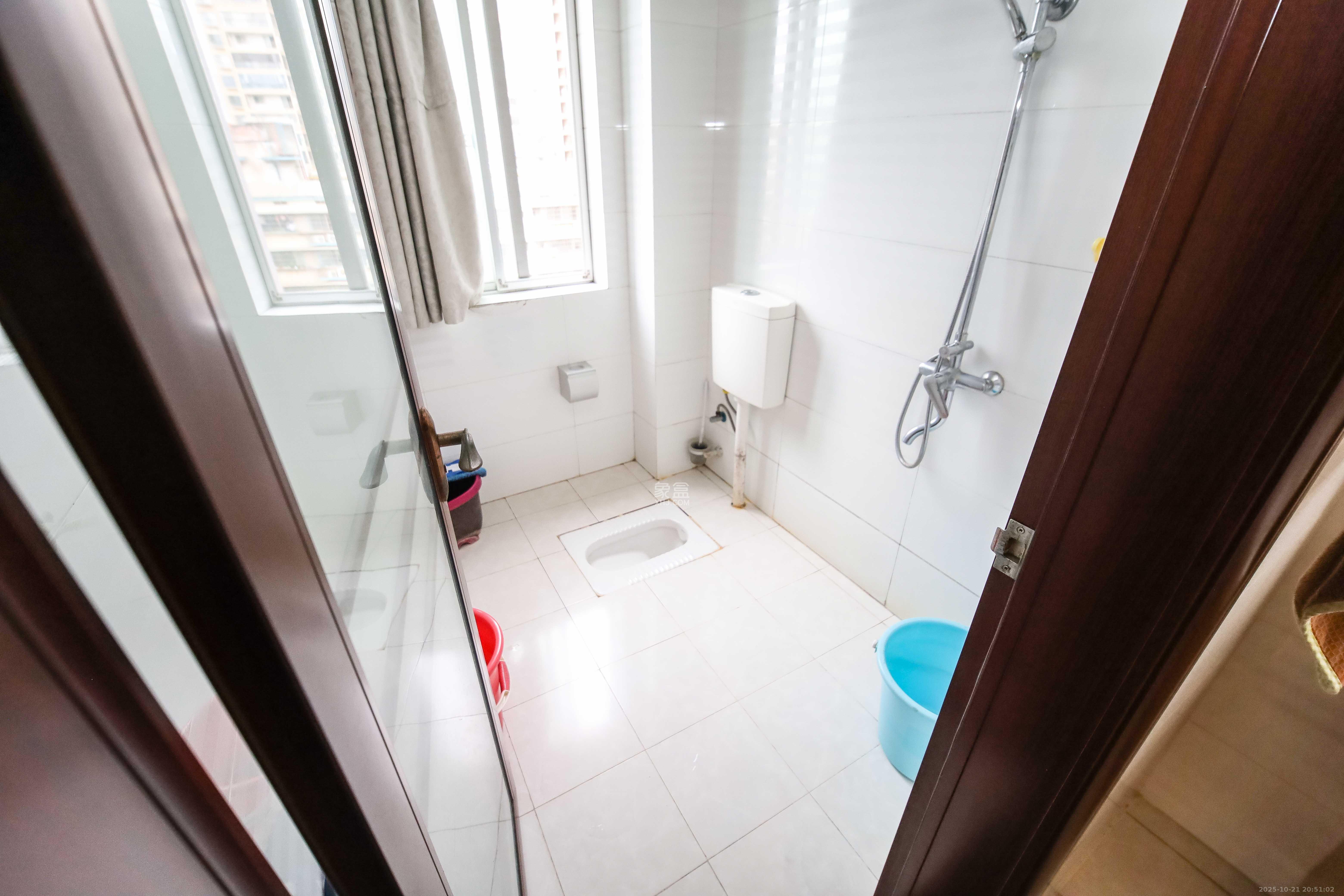 荷花园电信宿舍(天辰荷花苑)  3室2厅2卫    135.0万 荷花园电信宿舍(天辰荷花苑)  3室2厅2卫    135.0万卫生间