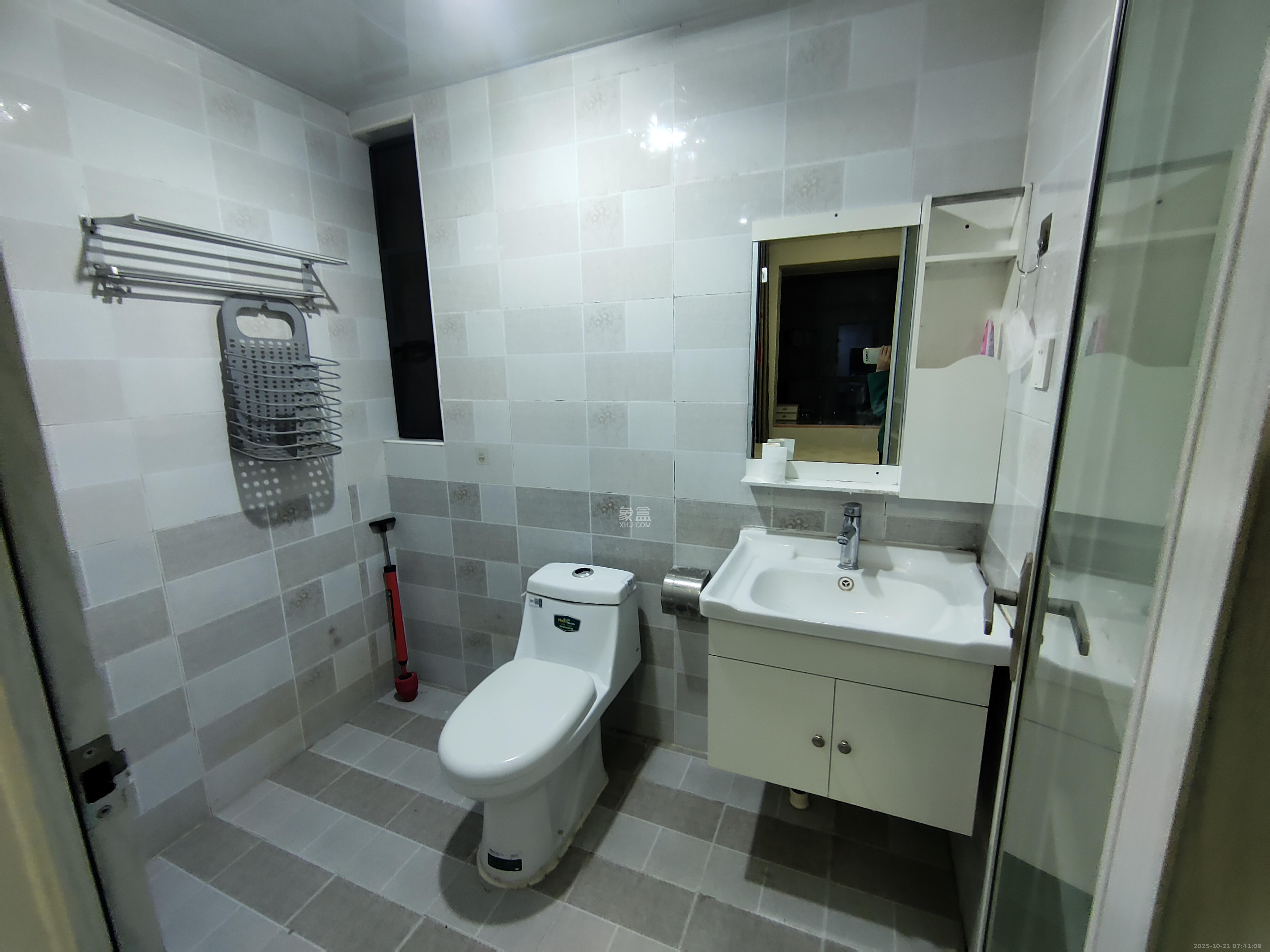 澳海月亮湾  3室2厅2卫    1800.0元/月室内图