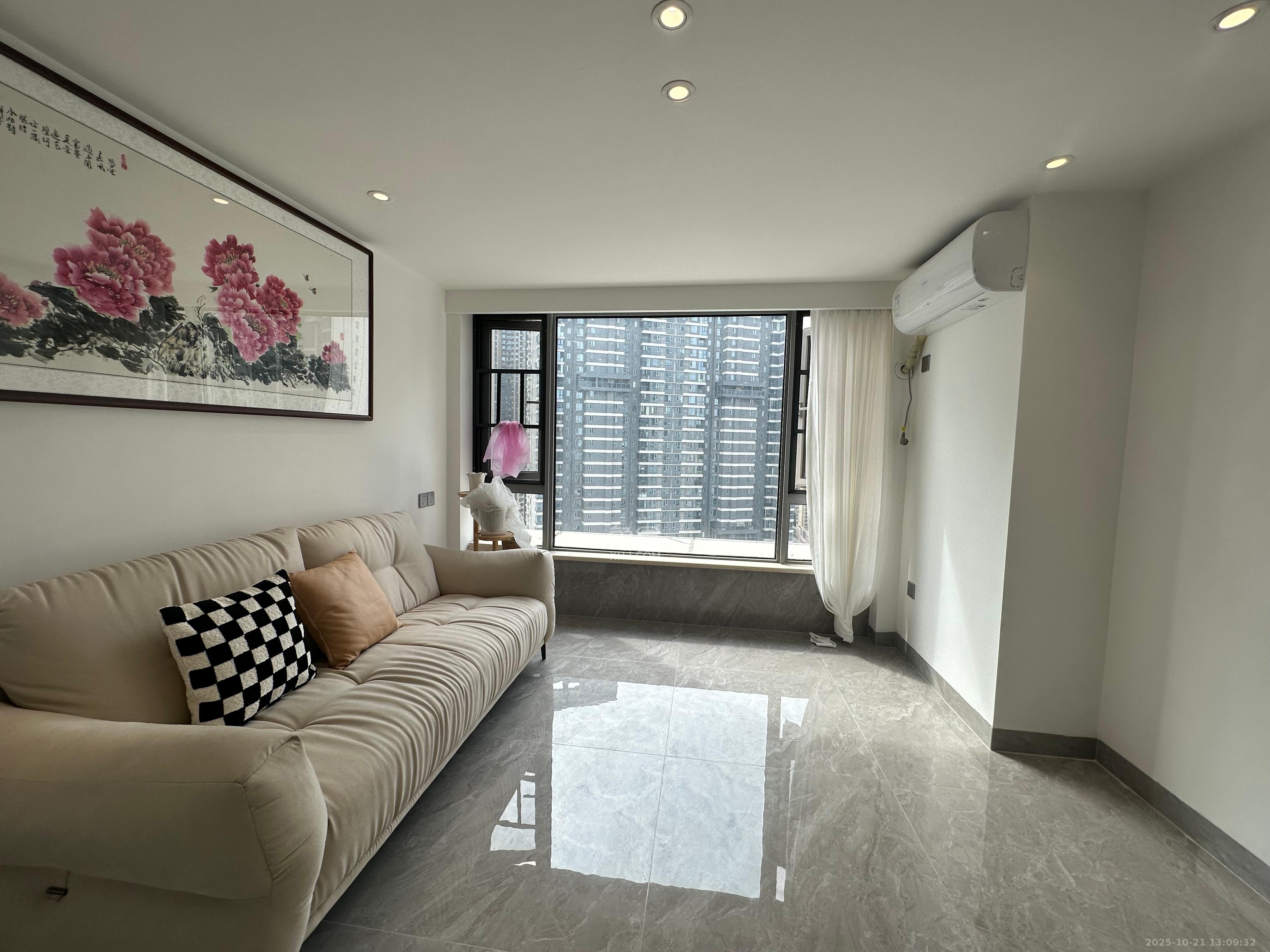 保利天禧EF区  2室2厅1卫    2800.0元/月