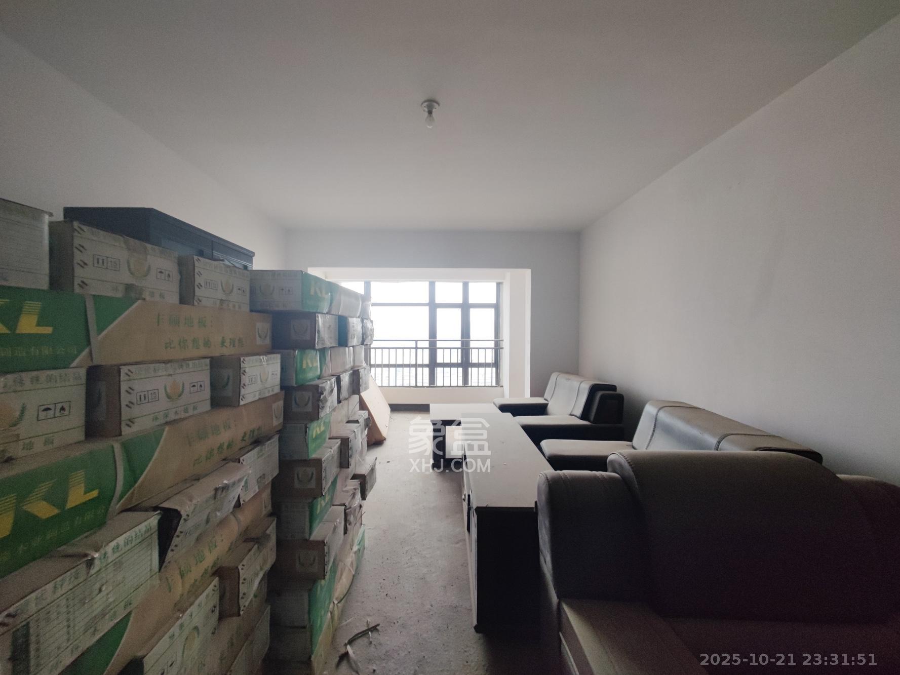 潇湘名城(新里程潇湘名城)  3室2厅2卫    102.0万 潇湘名城(新里程潇湘名城)  3室2厅2卫    102.0万客厅