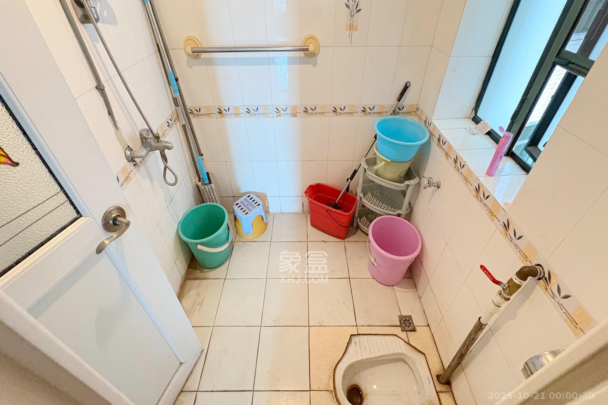 王府花园  3室2厅2卫    122.0万卫生间