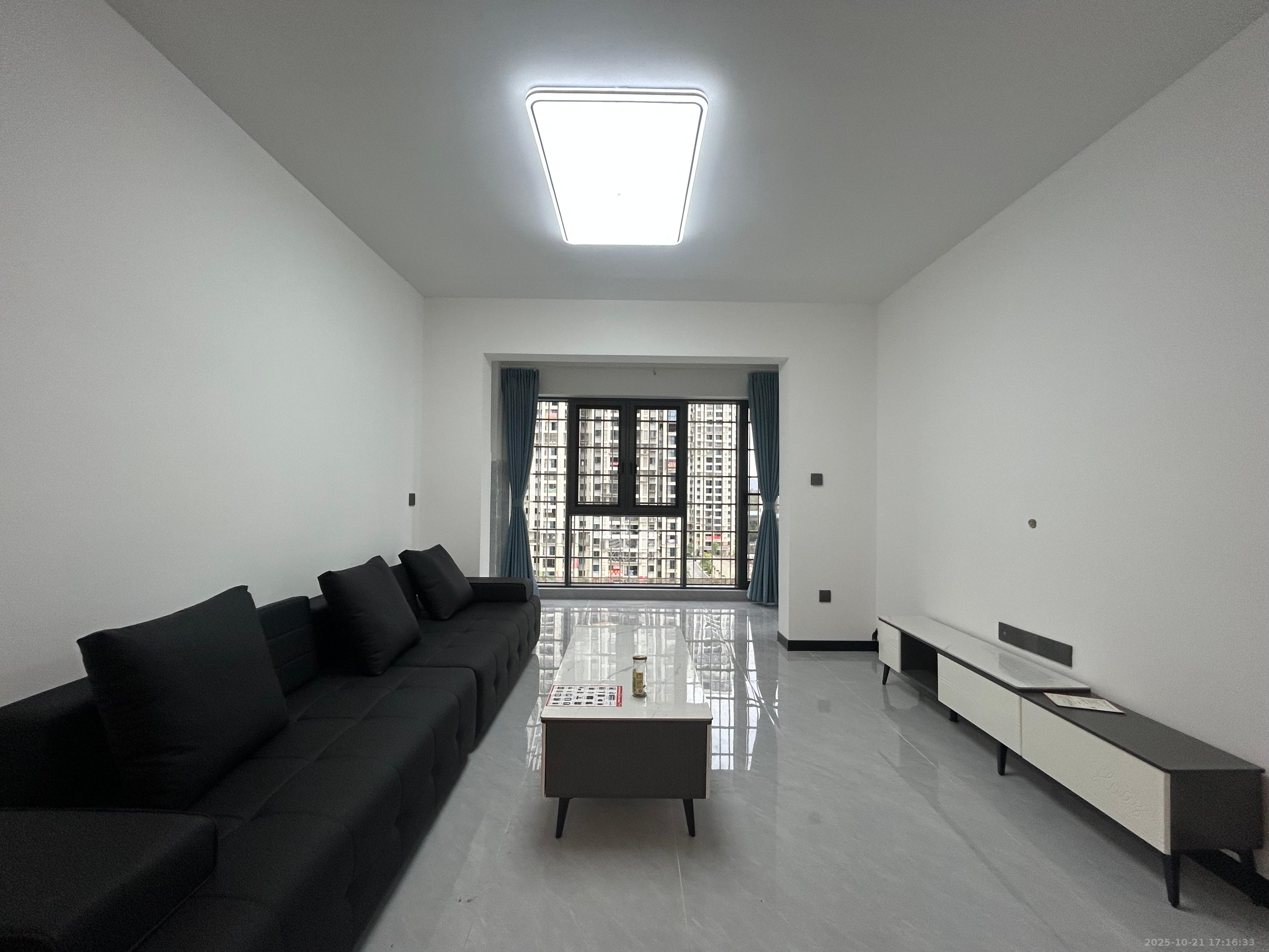 和景家园二期  3室1厅1卫    2200.0元/月 和景家园二期  3室1厅1卫    2200.0元/月室内图