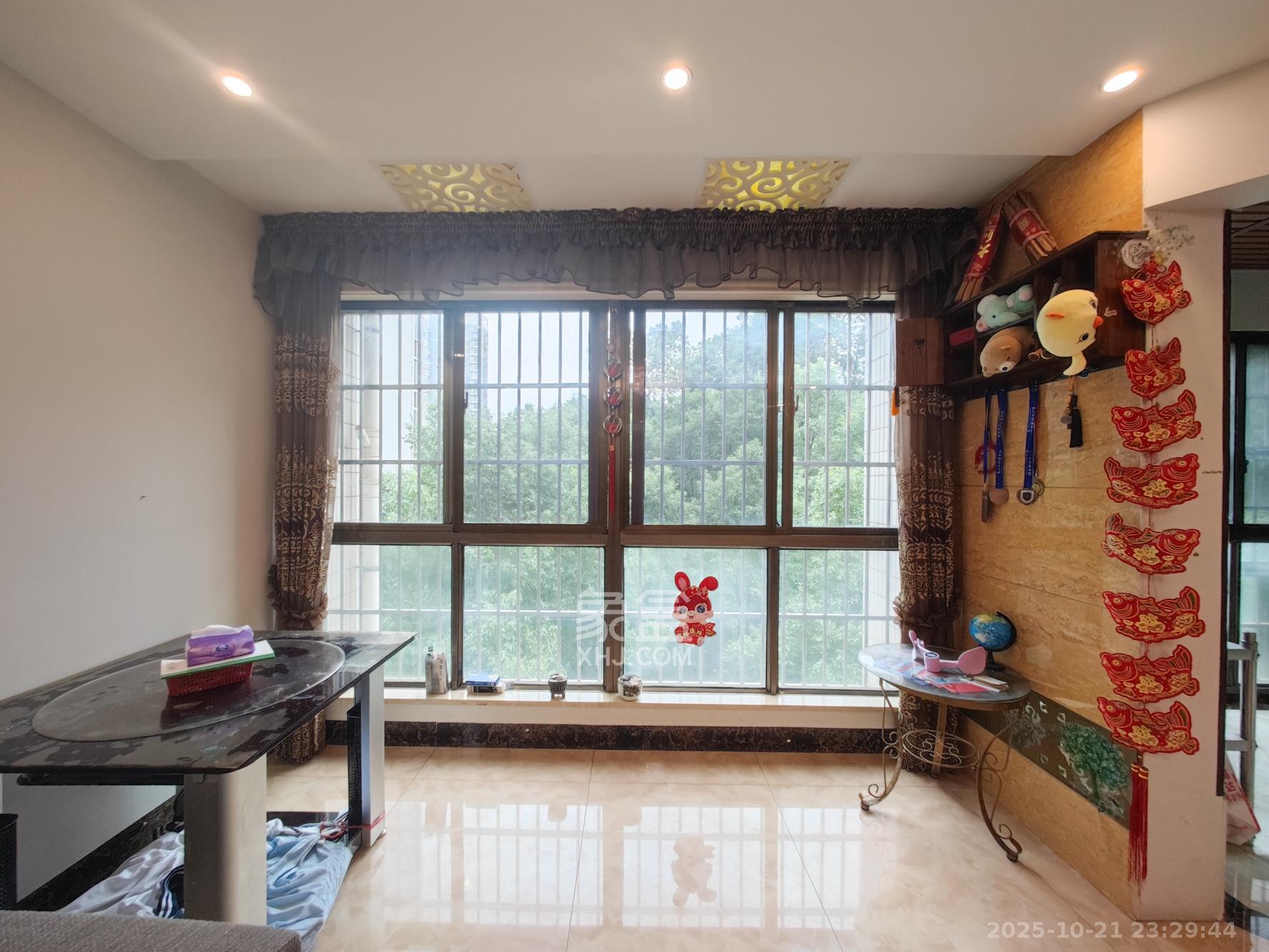 岳泰理想城  3室2厅2卫    130.0万阳台