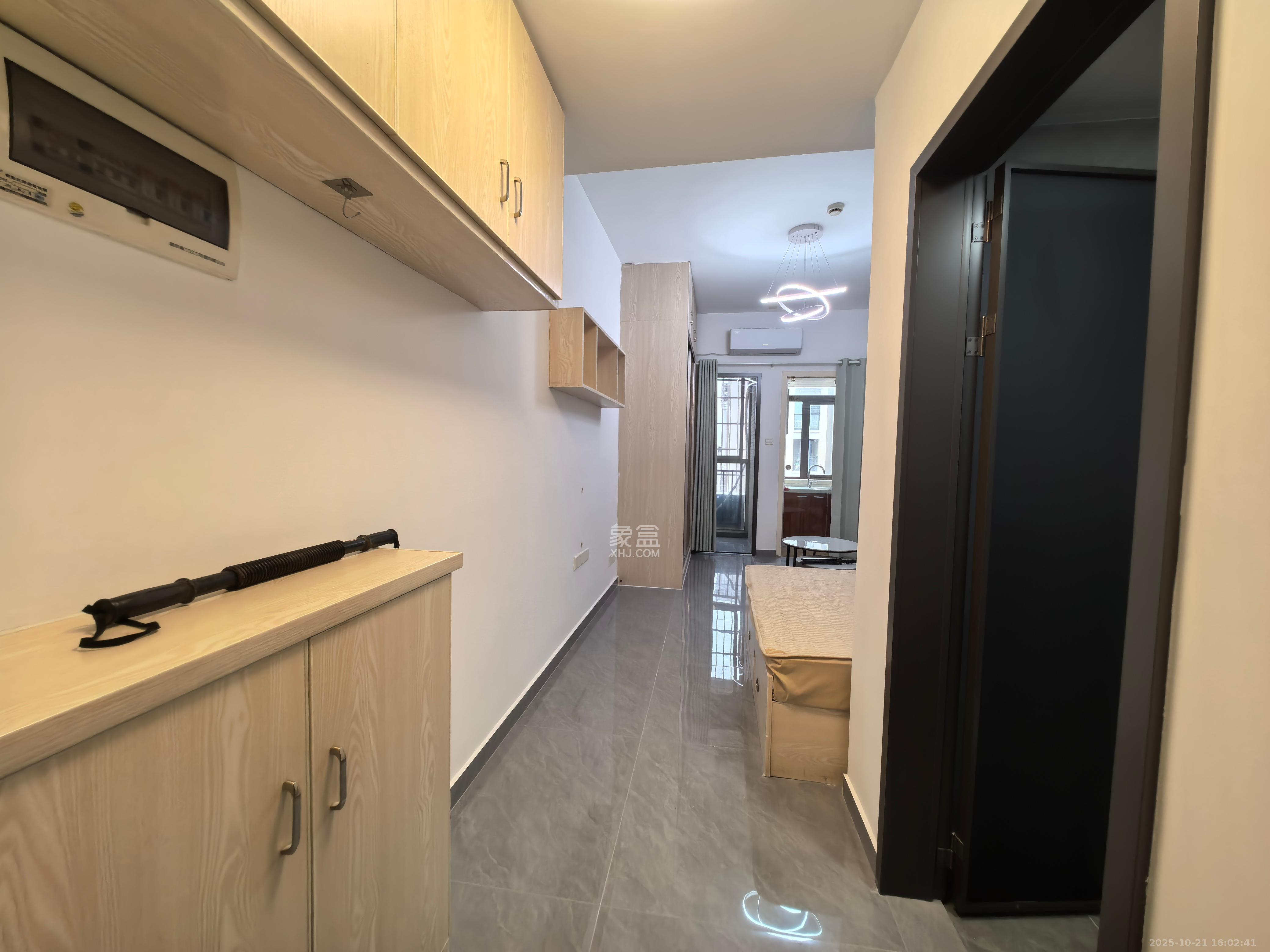 水岸世景  1室1厅1卫    1300.0元/月室内图