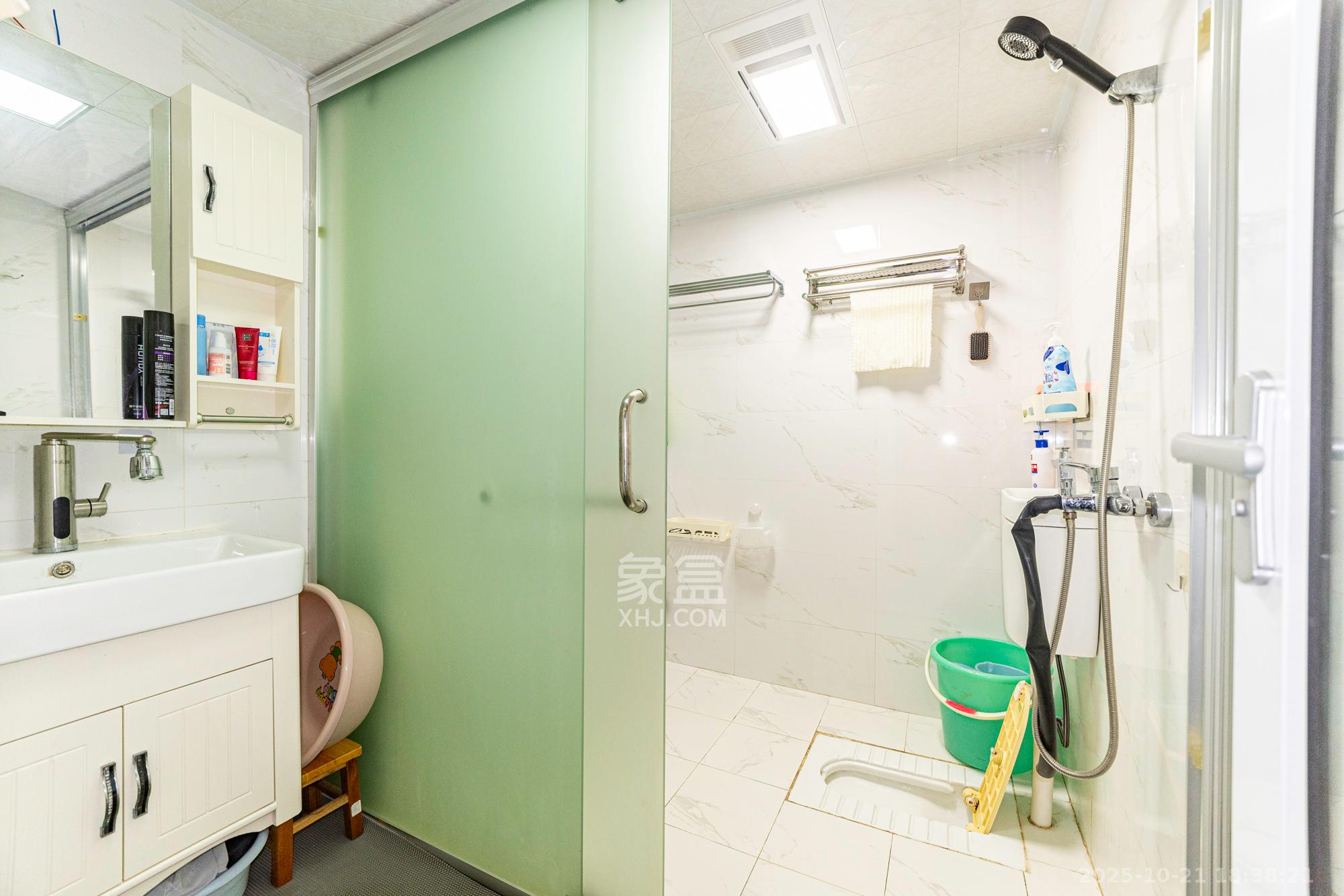 艾美潇湘 3室2厅1卫 65.0万 艾美潇湘 3室2厅1卫 65.0万卫生间