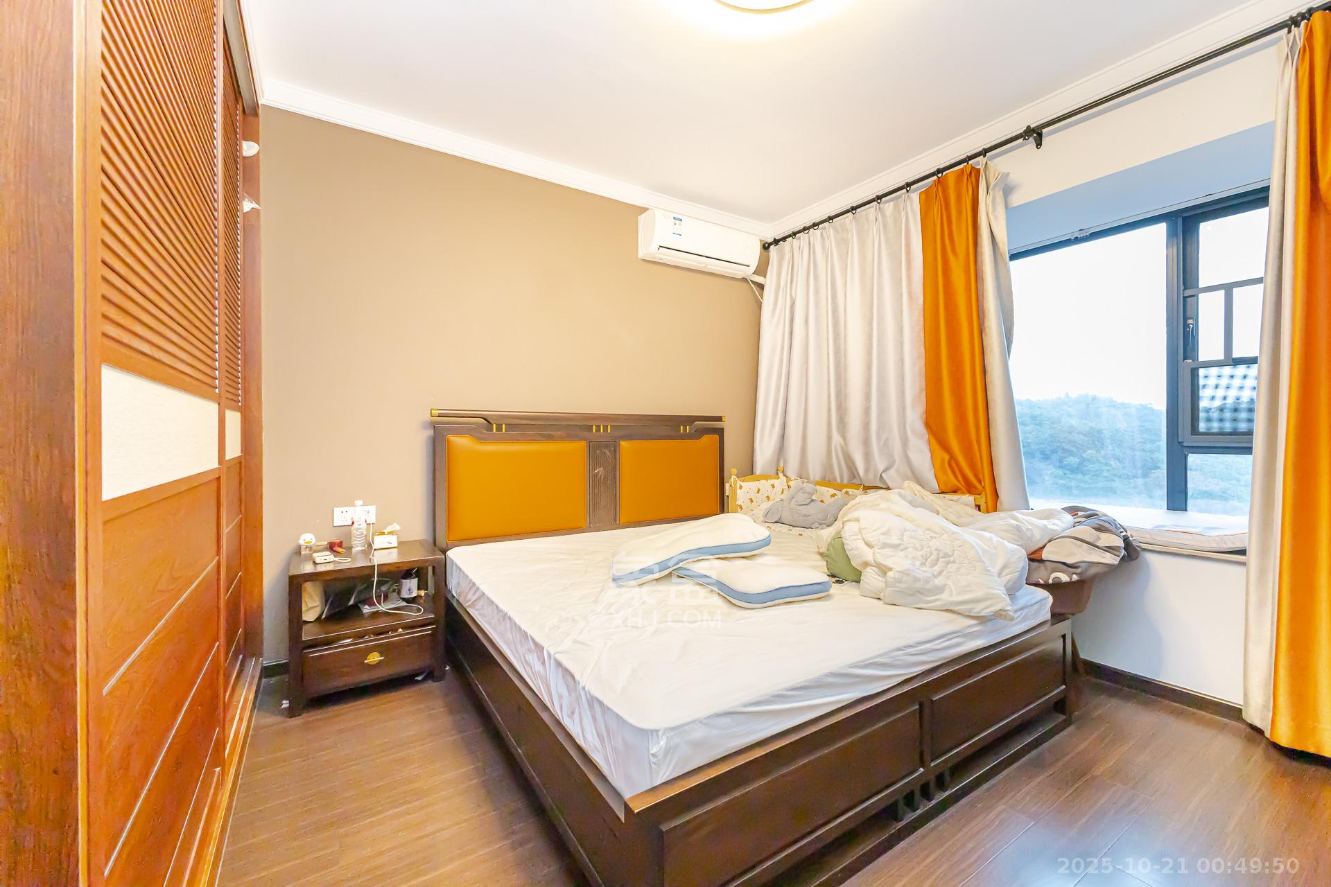 珠江东方明珠(新地东方明珠)三期 4室2厅2卫 120.0万 珠江东方明珠(新地东方明珠)三期 4室2厅2卫 120.0万卧室