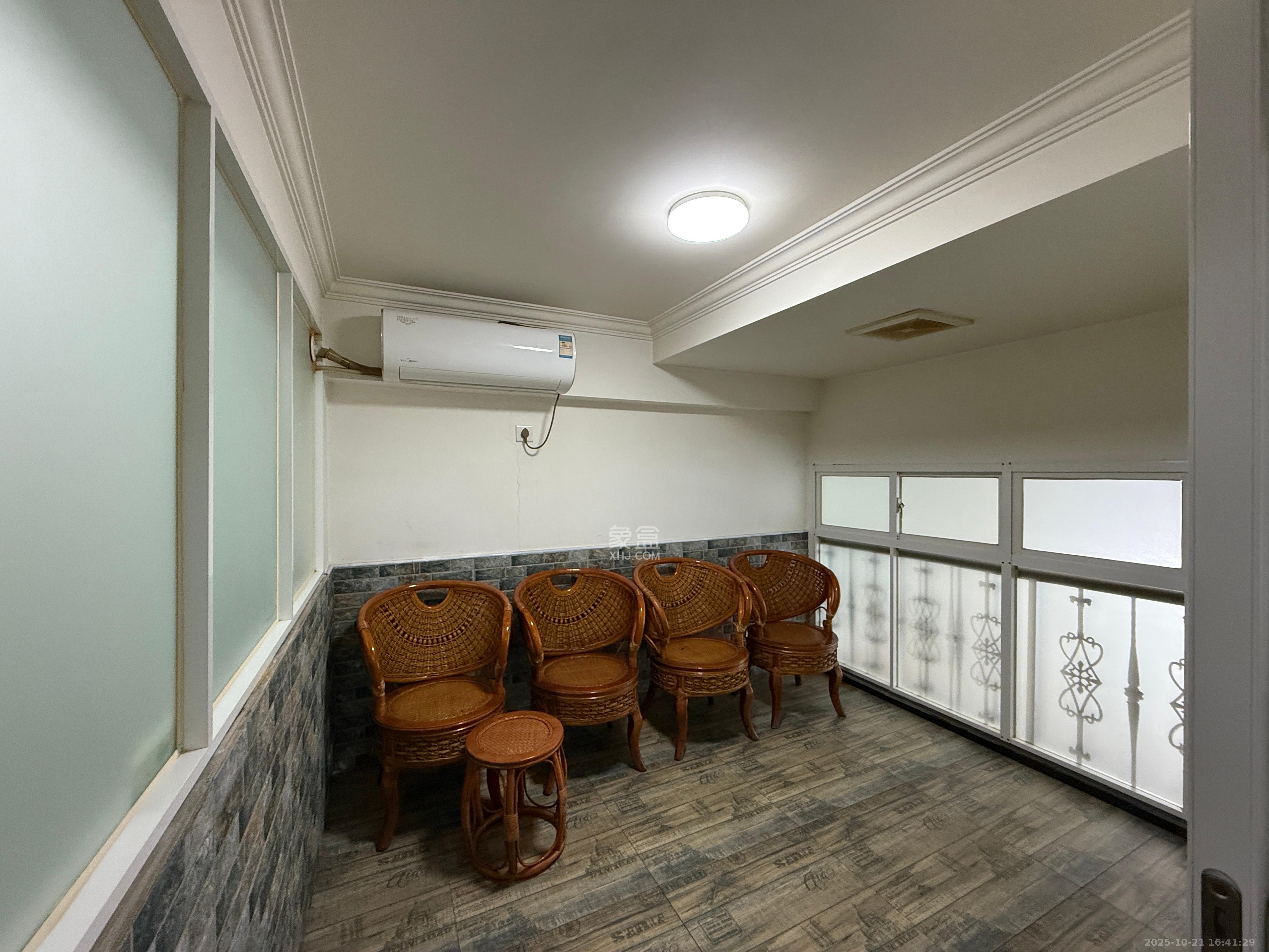 松雅安置小区 1室1厅2卫 3000.0元/月 松雅安置小区 1室1厅2卫 3000.0元/月室内图