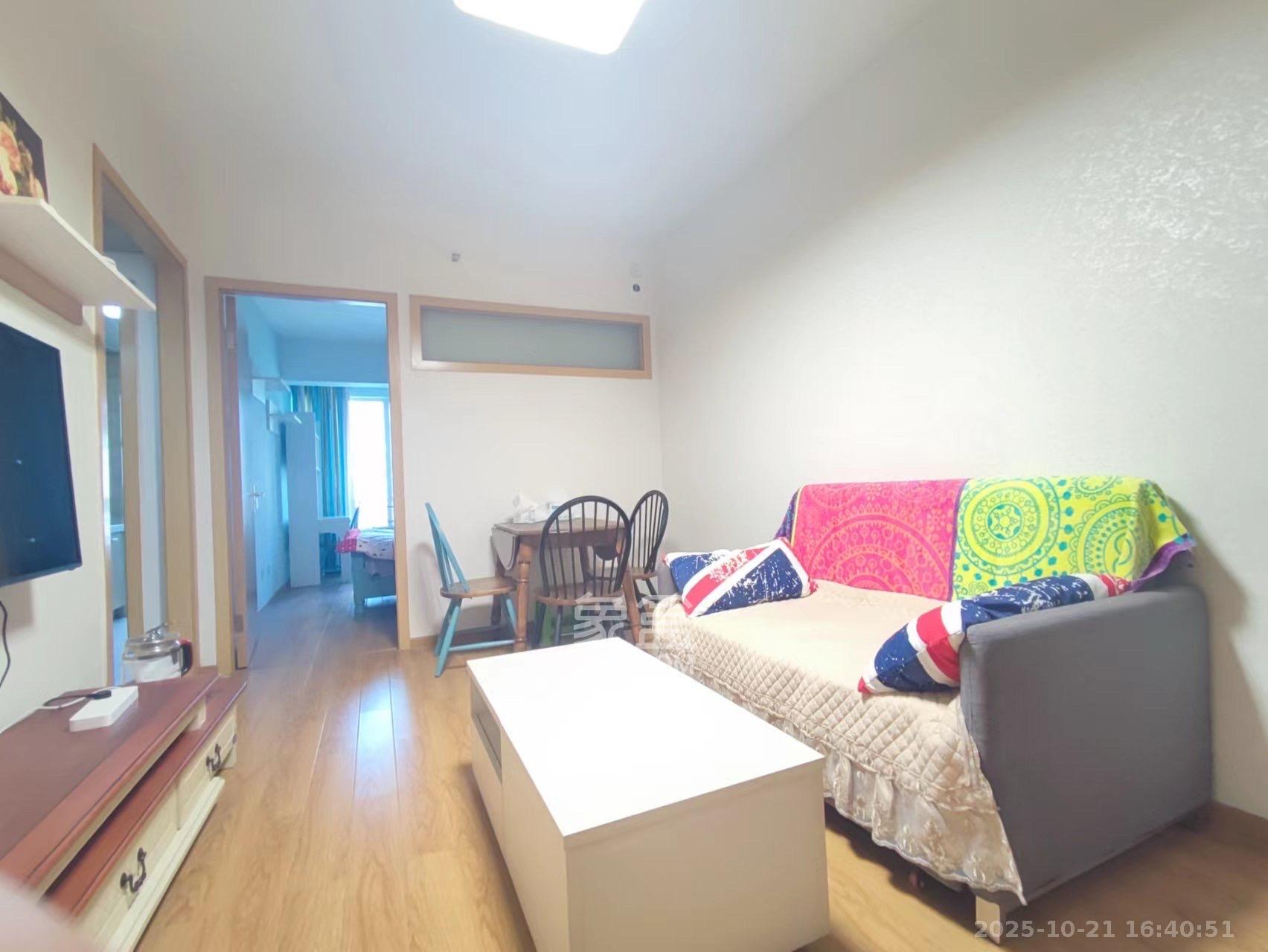 北辰三角洲E3区  1室1厅1卫    2400.0元/月