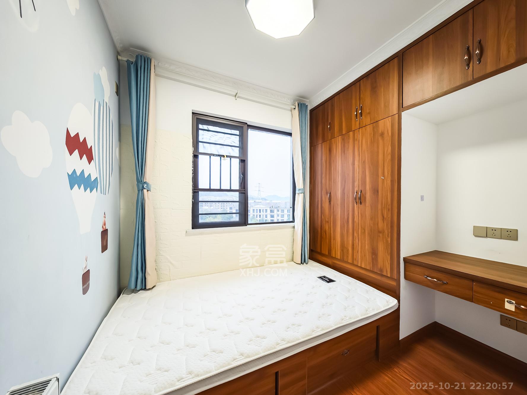 青竹湖曦园  4室2厅2卫    150.0万卧室