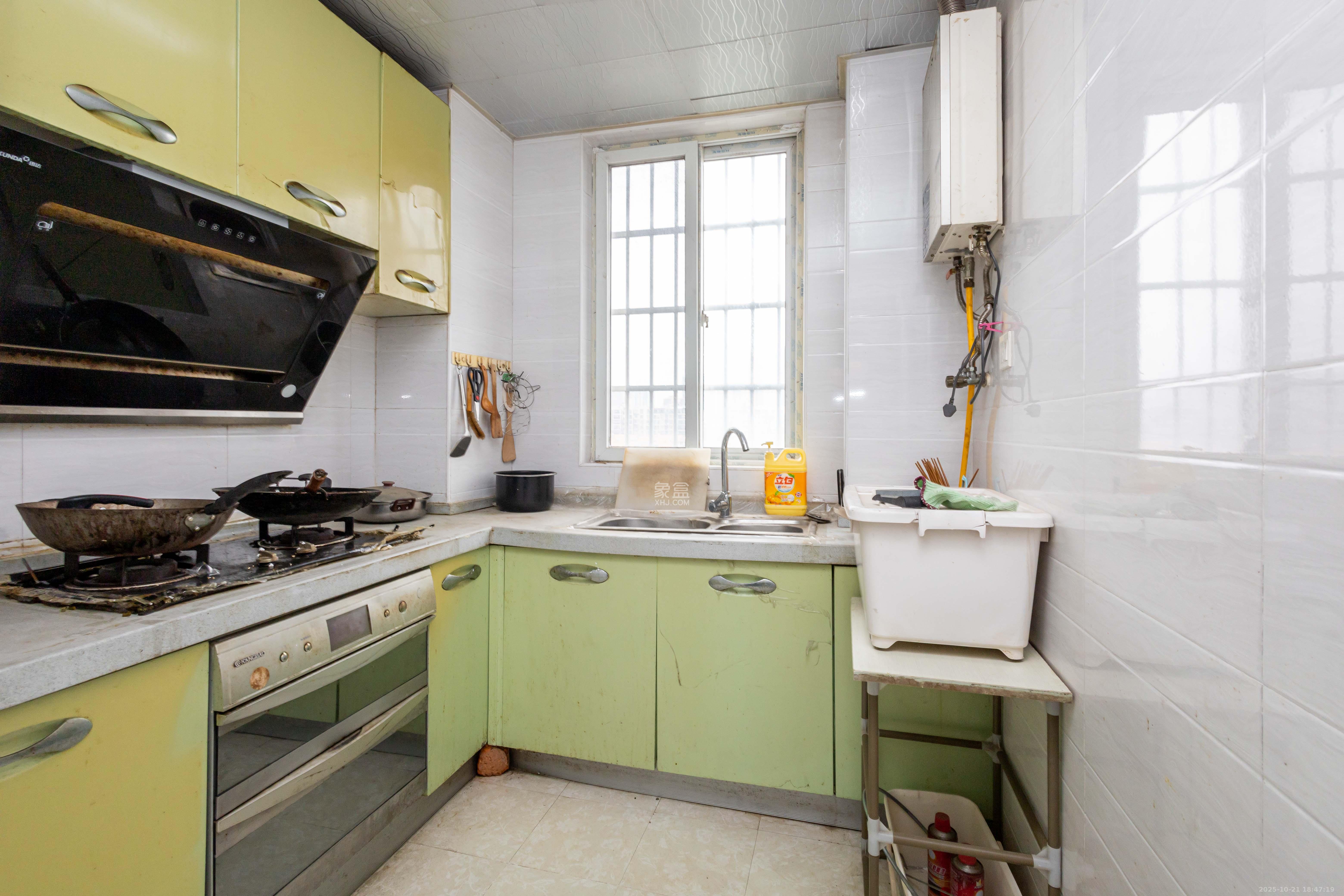 东业苹果社区  3室2厅1卫    43.8万 东业苹果社区  3室2厅1卫    43.8万厨房