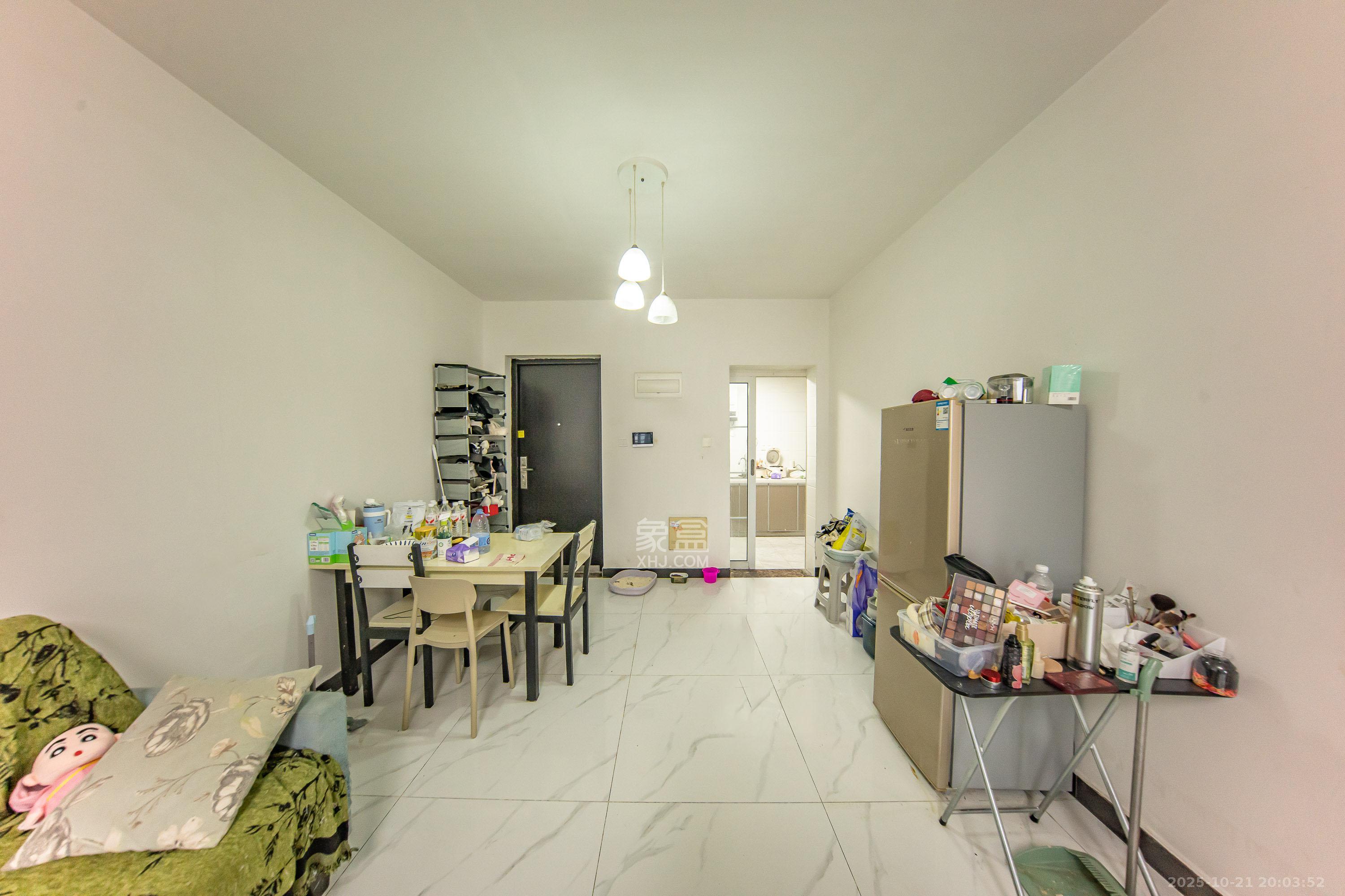 融创融公馆（融创臻苑）  3室2厅1卫    75.0万客厅