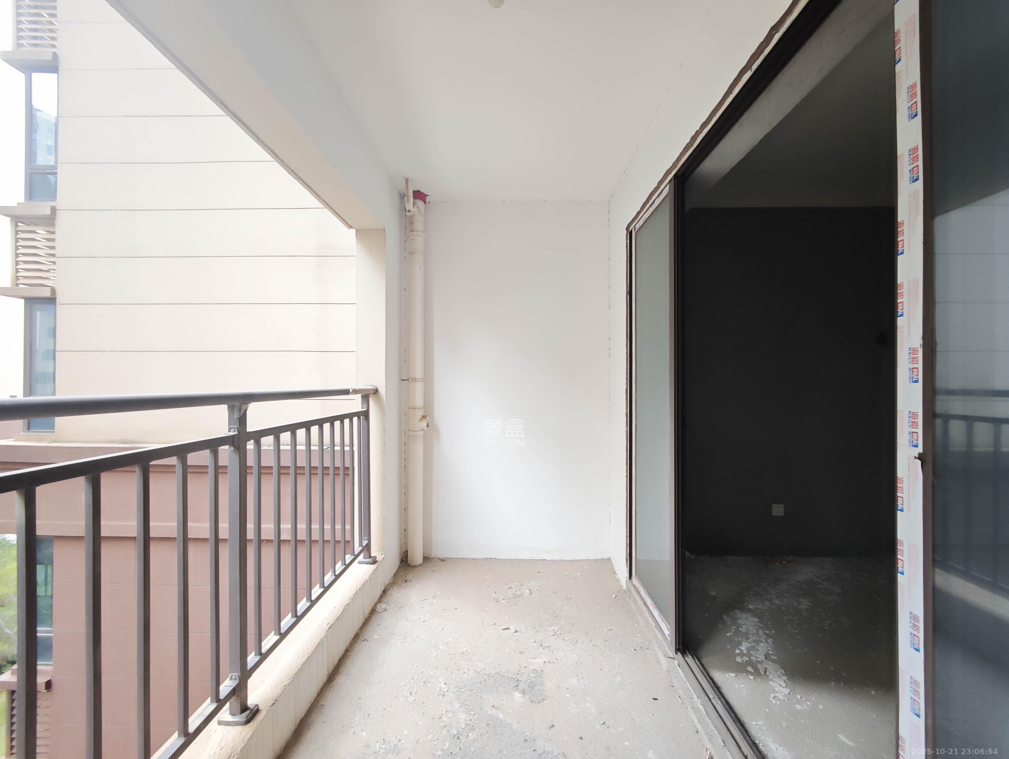 长房明宸府  3室1厅1卫    106.0万阳台