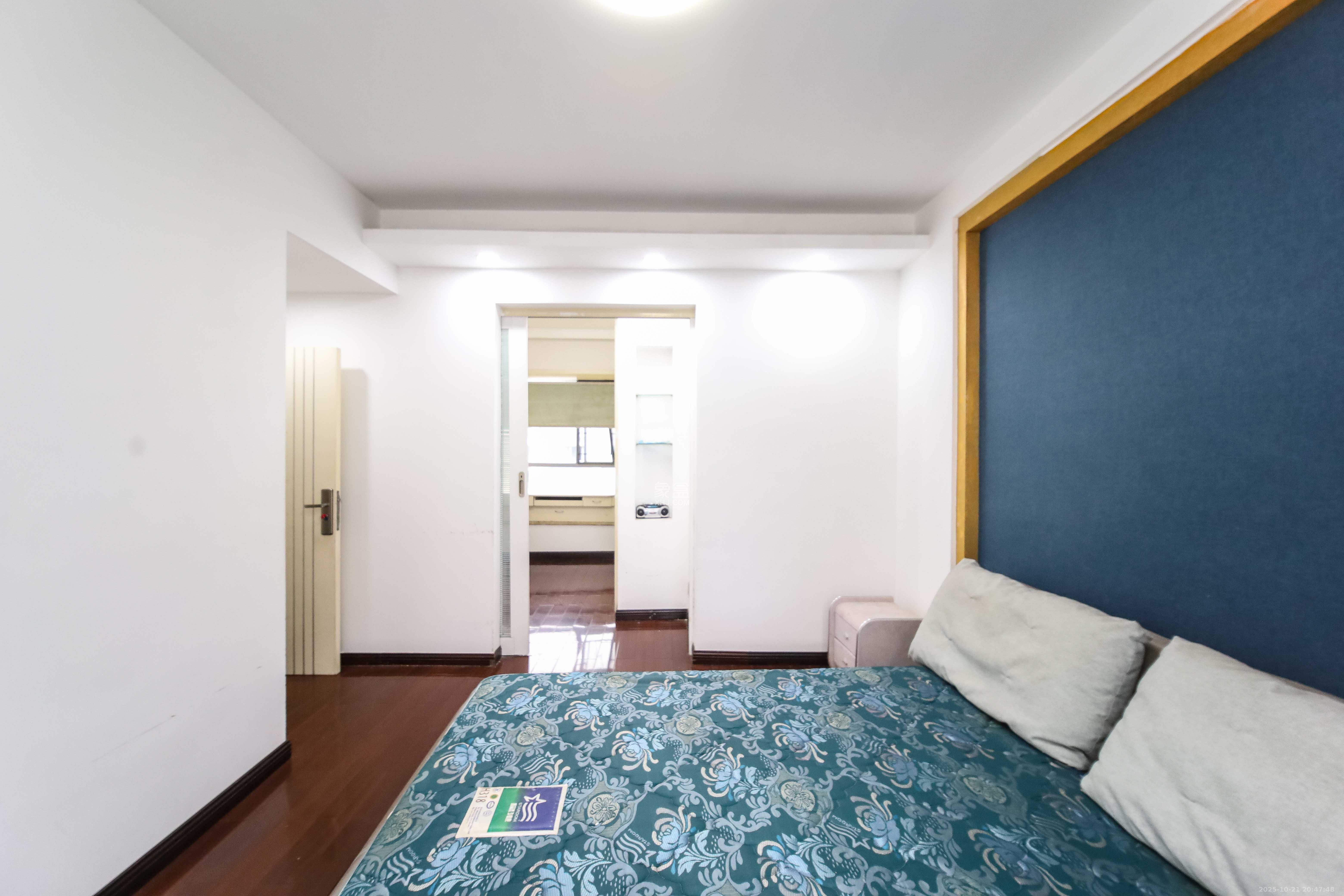 银港水晶城 3室2厅2卫 85.8万 银港水晶城 3室2厅2卫 85.8万卧室