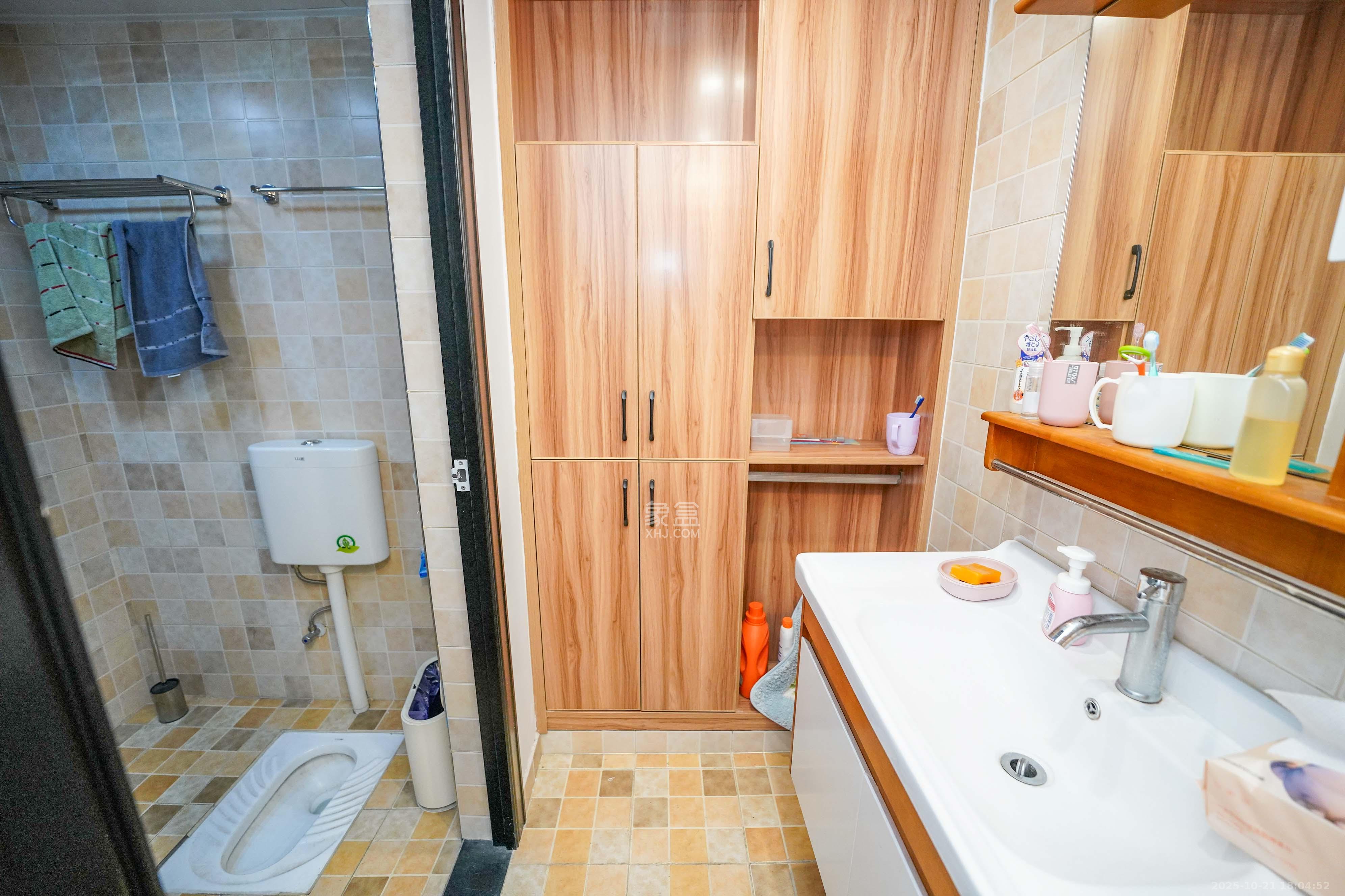 绿地新都会  3室2厅2卫    80.0万卫生间