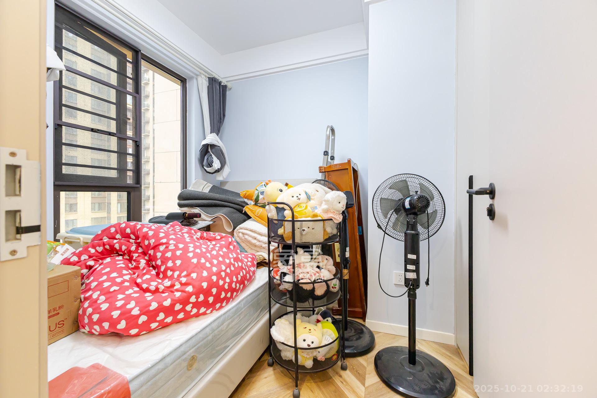 龙湖璟宸原著(龙湖紫宸)  4室2厅2卫    118.0万 龙湖璟宸原著(龙湖紫宸)  4室2厅2卫    118.0万卧室