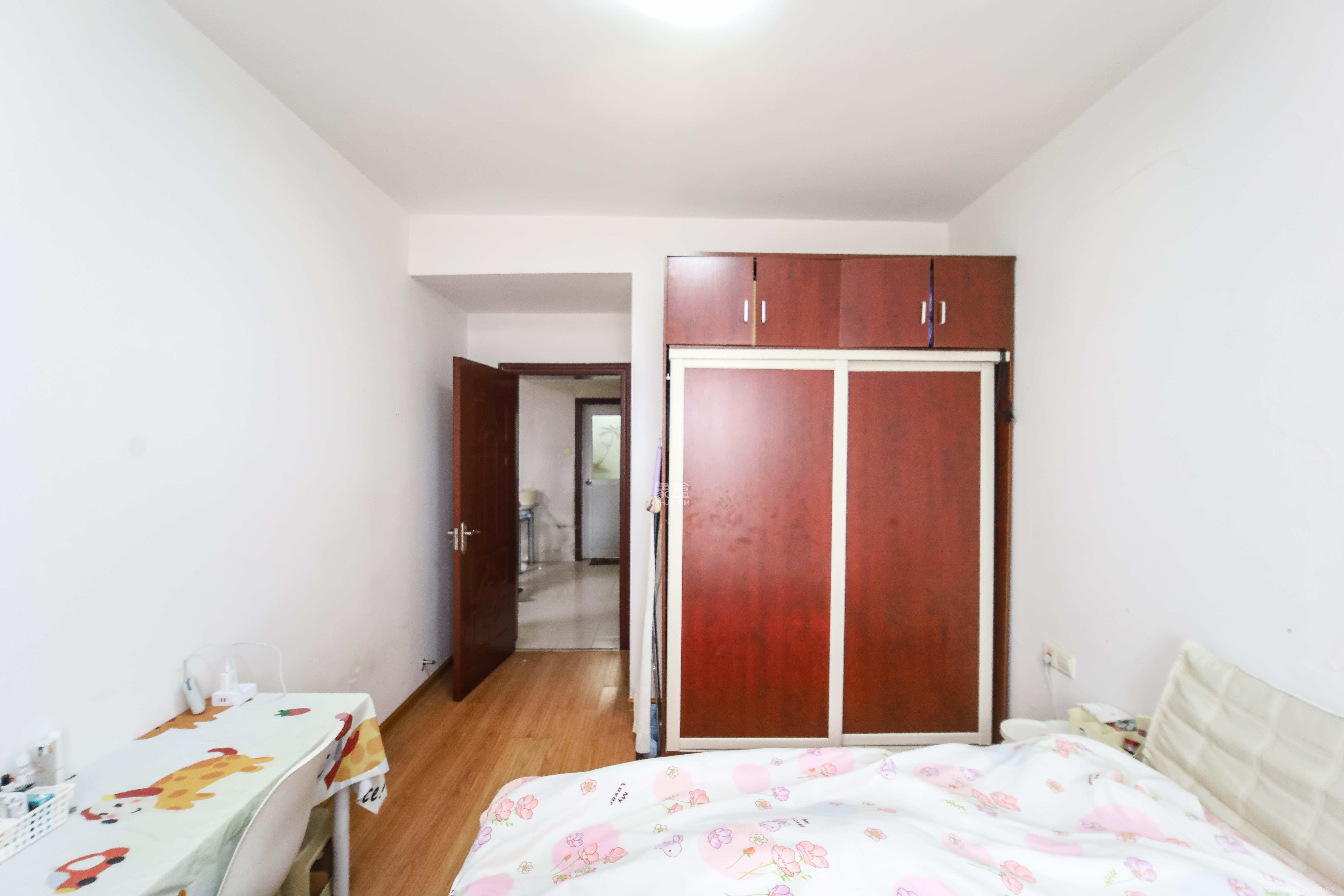 上河国际C区  3室2厅1卫    70.8万 上河国际C区  3室2厅1卫    70.8万卧室