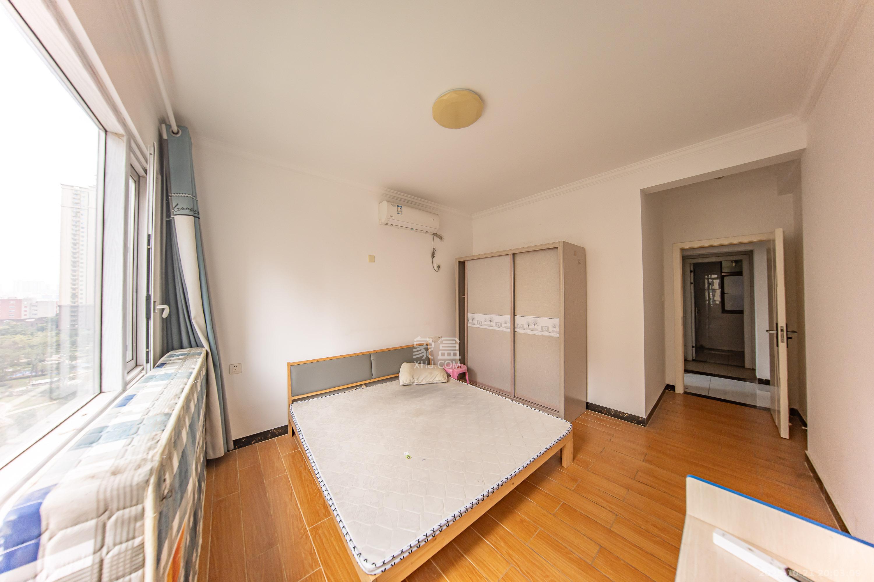 江山帝景哈佛  3室2厅1卫    76.0万卧室