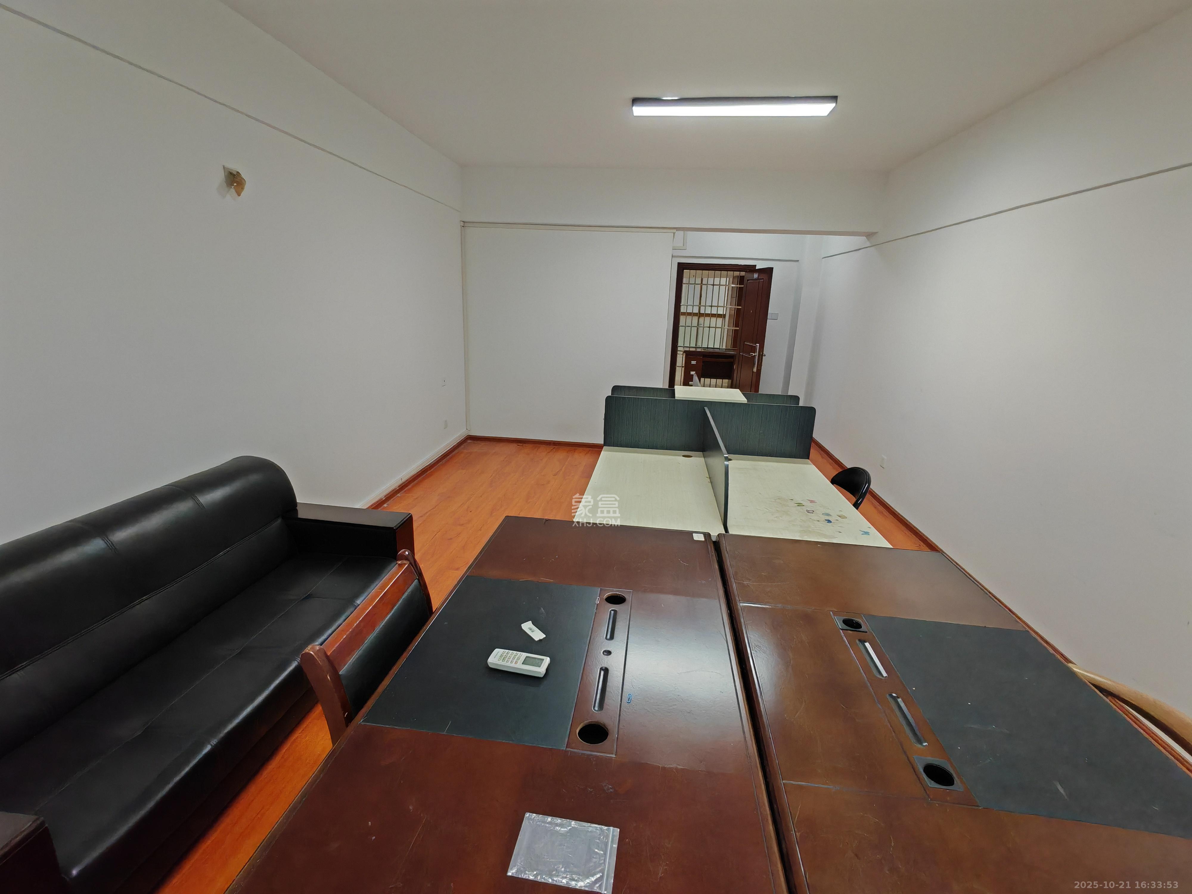 天健芙蓉盛世一期  1室0厅1卫    19800.0元/月 天健芙蓉盛世一期  1室0厅1卫    19800.0元/月室内图1