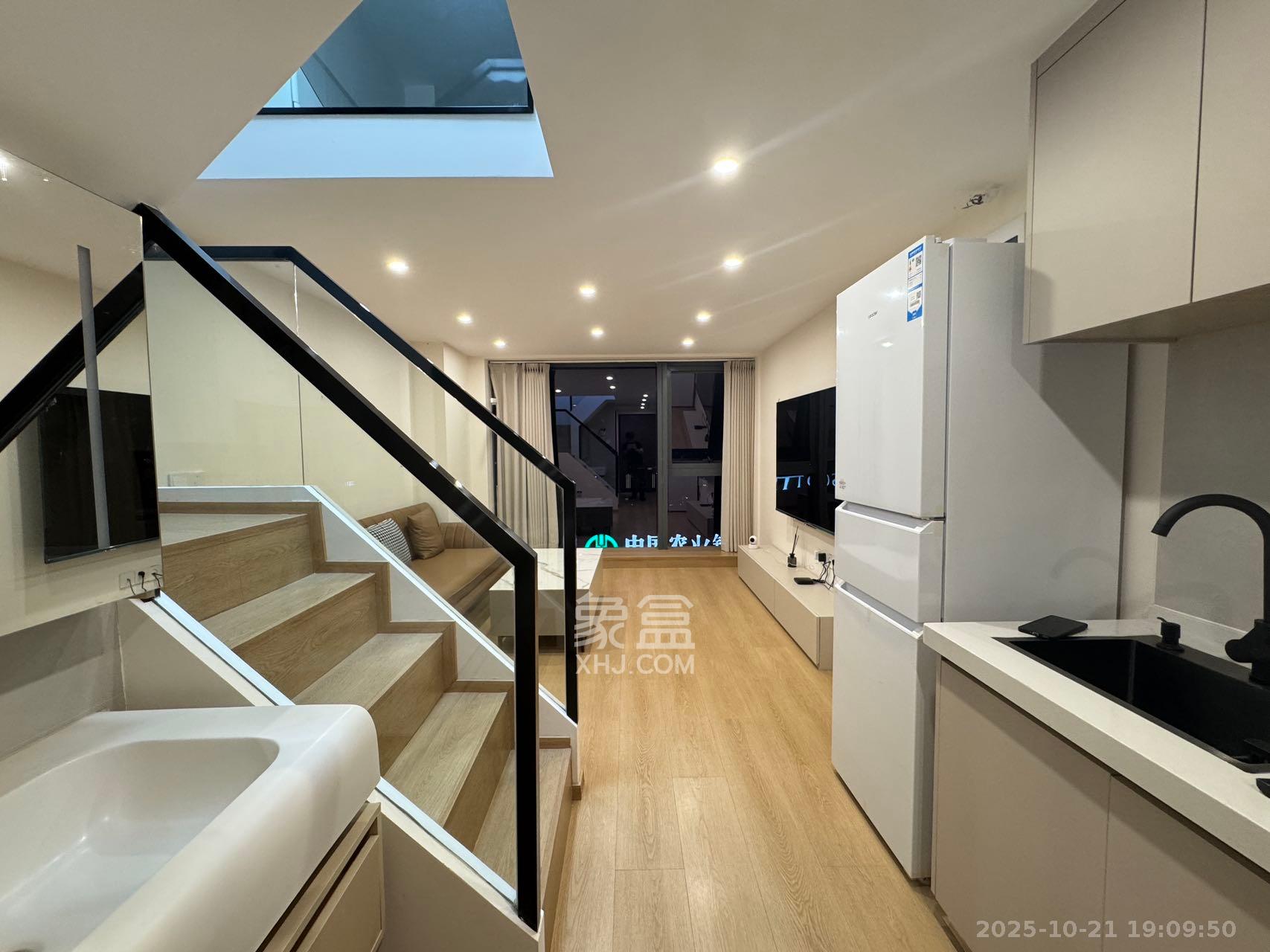 卓越中寰  2室1厅1卫    2700.0元/月室内图