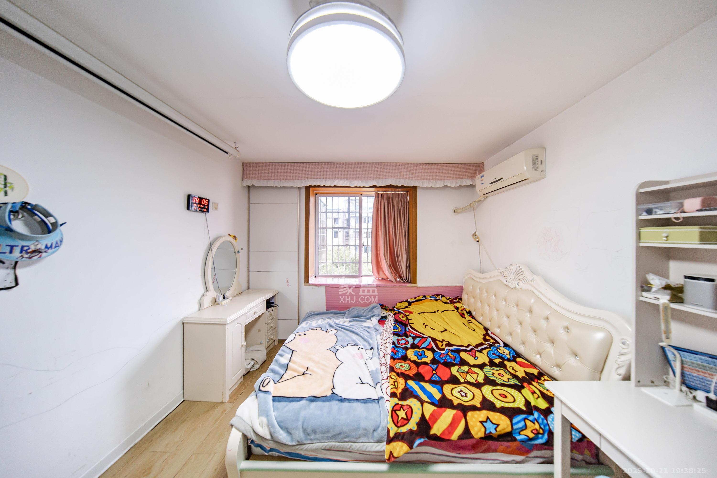 科教新村  3室2厅2卫    95.0万 科教新村  3室2厅2卫    95.0万卧室