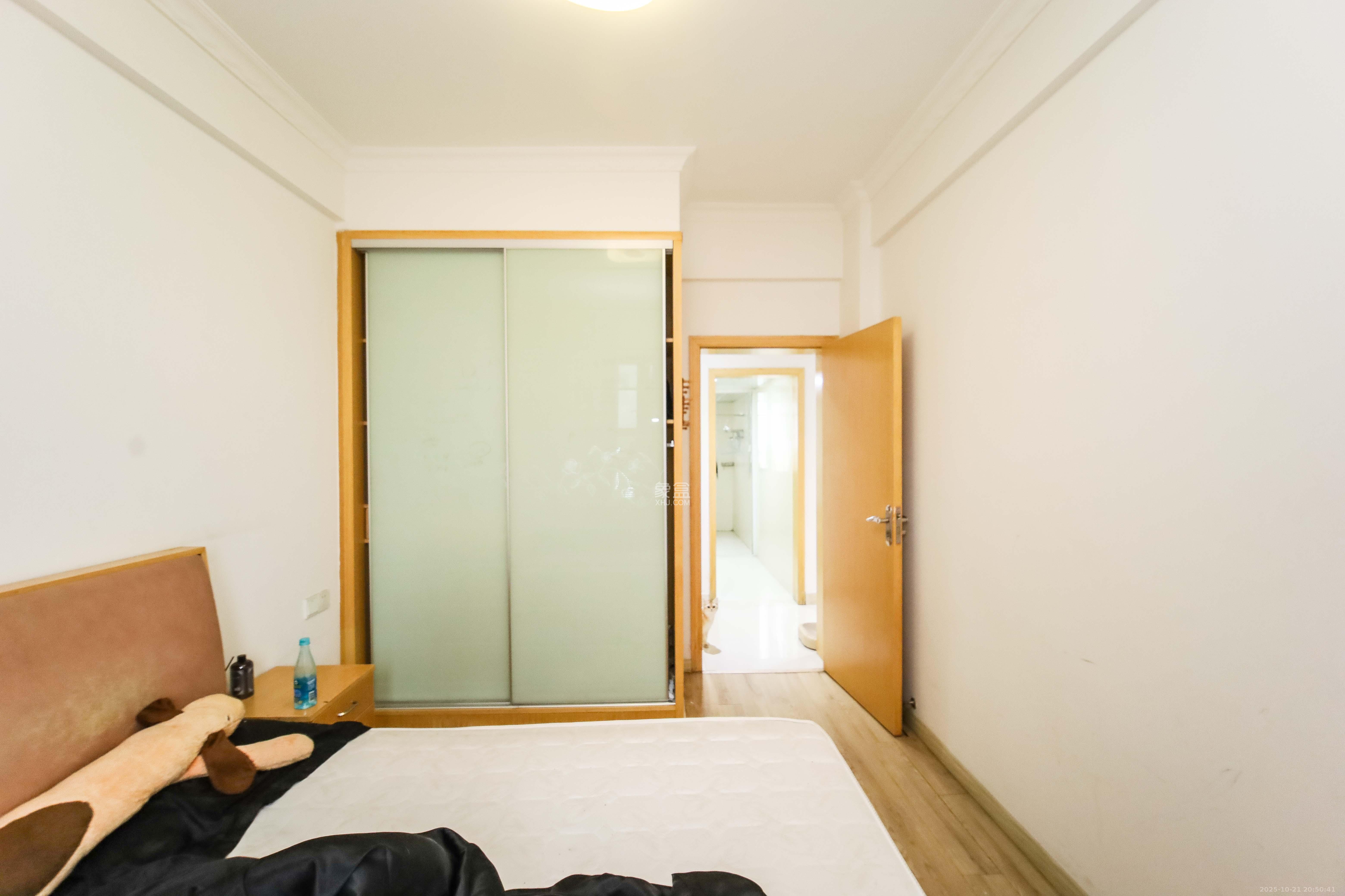 长房东郡  3室2厅2卫    138.0万卧室