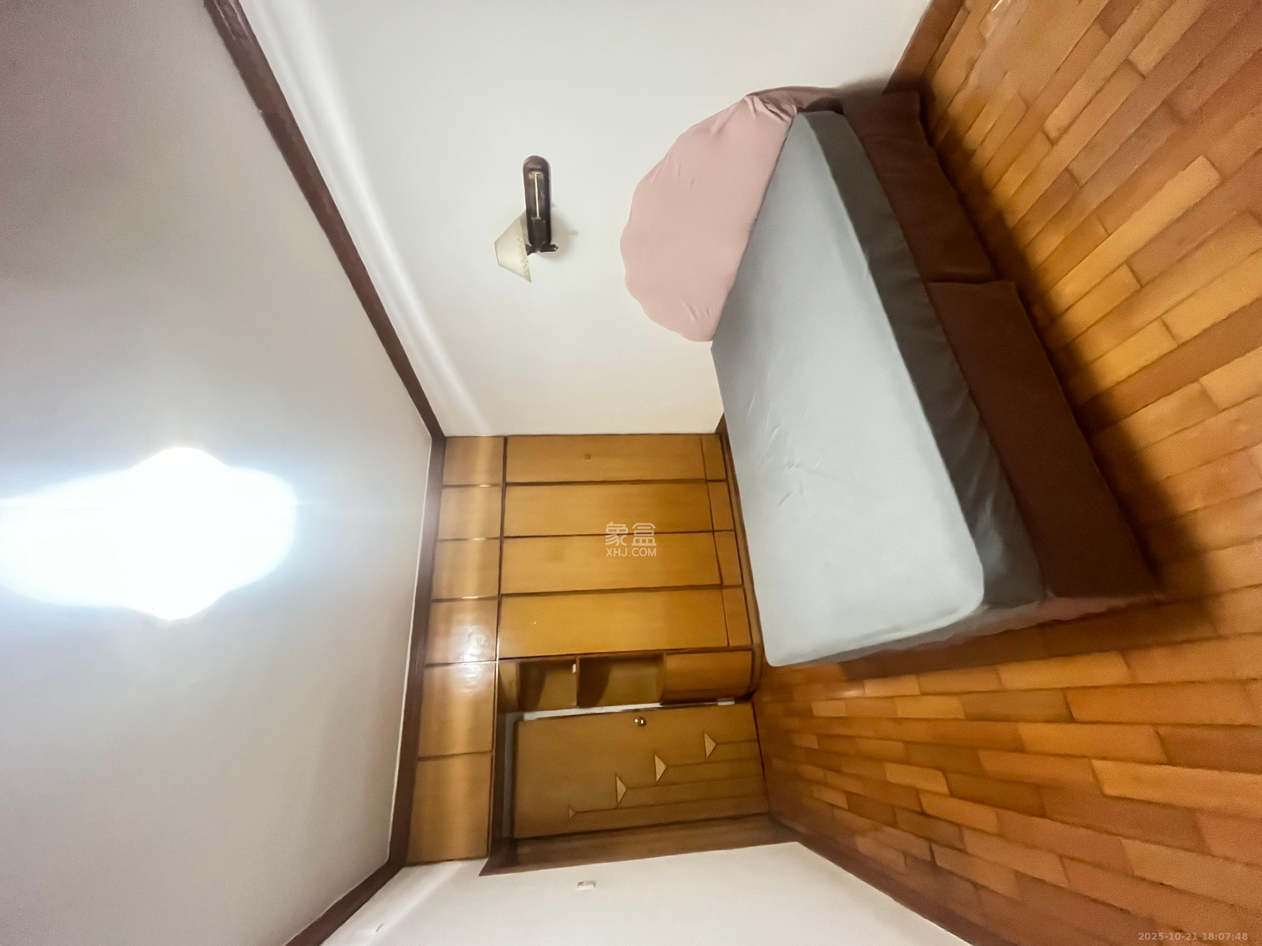 上民航宿舍  3室1厅1卫    1900.0元/月室内图