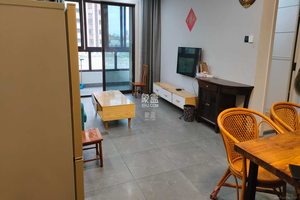 华润置地广场二期  2室2厅1卫    1800.0元/月 华润置地广场二期  2室2厅1卫    1800.0元/月室内图